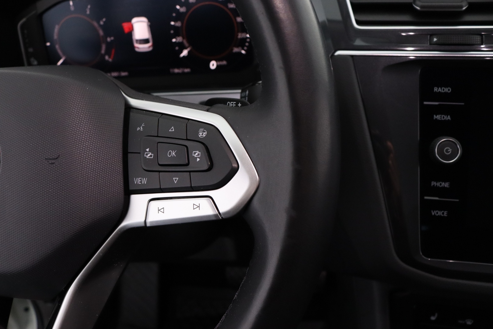 VOLKSWAGEN Tiguan 21