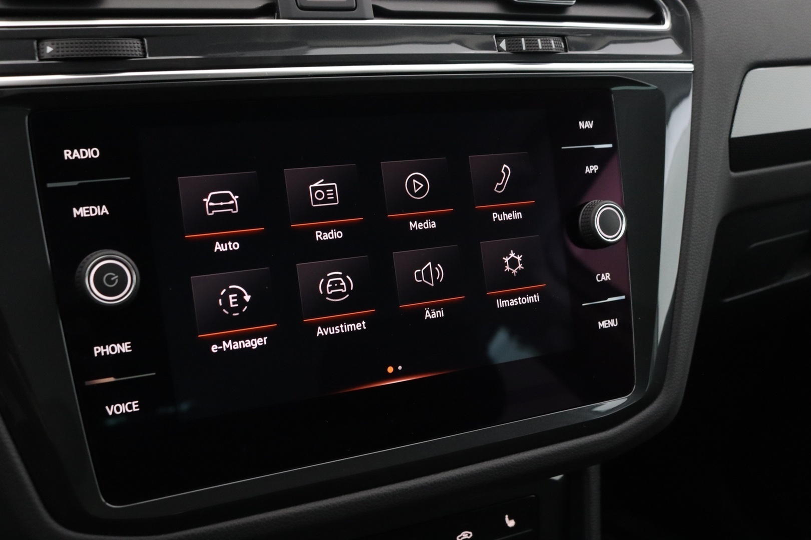 VOLKSWAGEN Tiguan 24