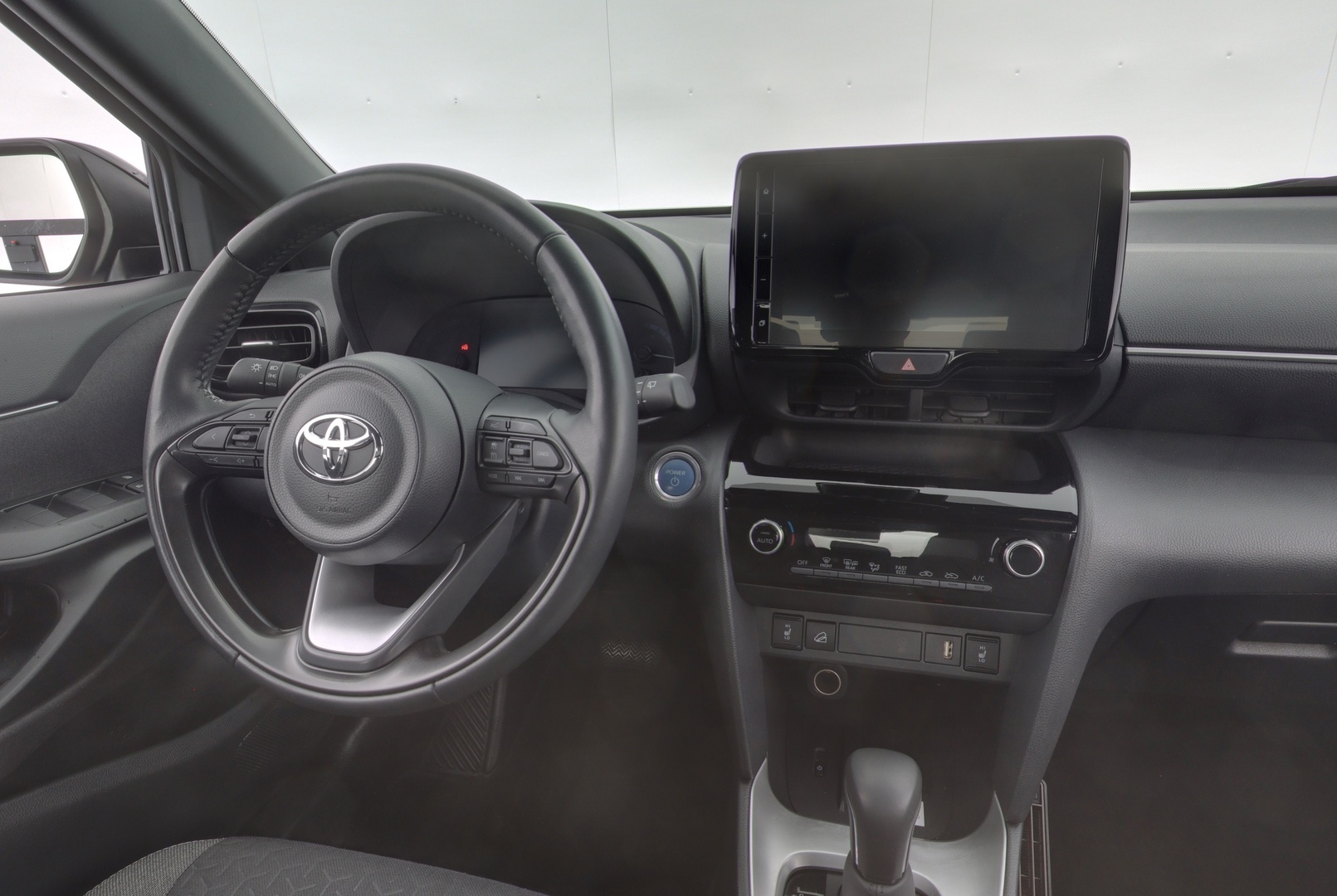 TOYOTA Yaris Cross 10