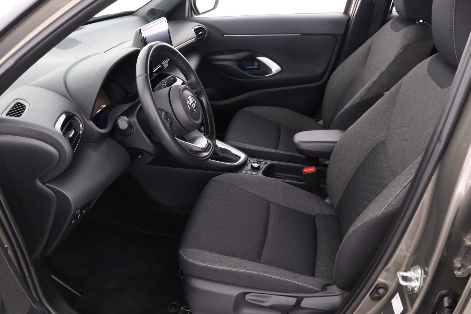 TOYOTA Yaris Cross 12