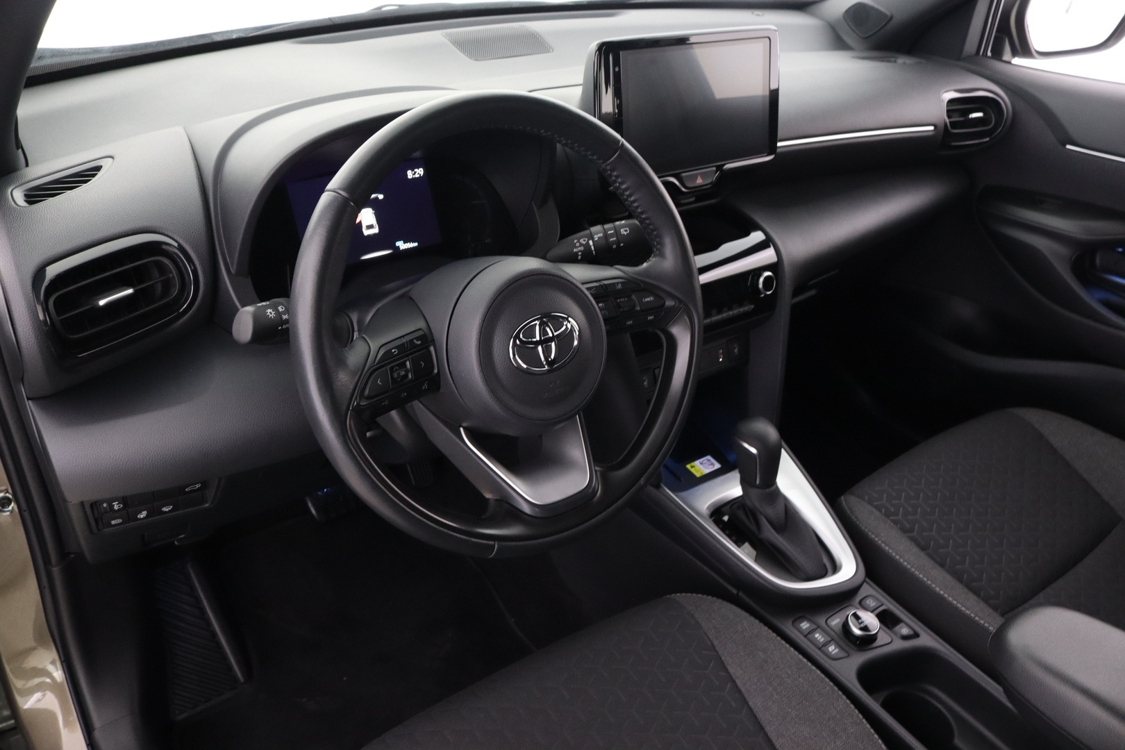 TOYOTA Yaris Cross 13