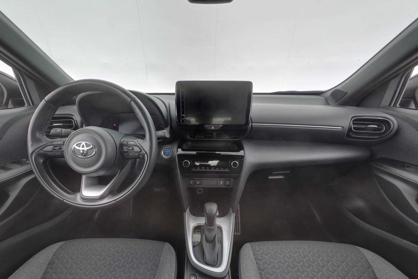 TOYOTA Yaris Cross 9