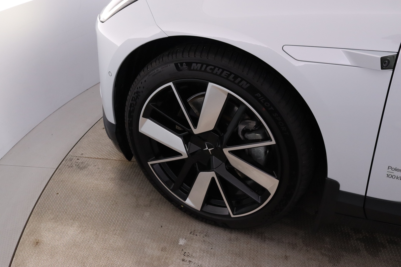 POLESTAR 4 36