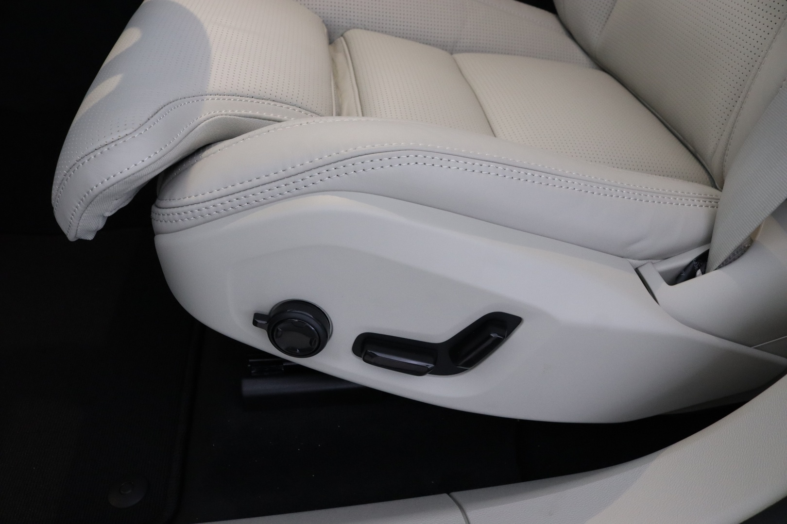 VOLVO XC60 11