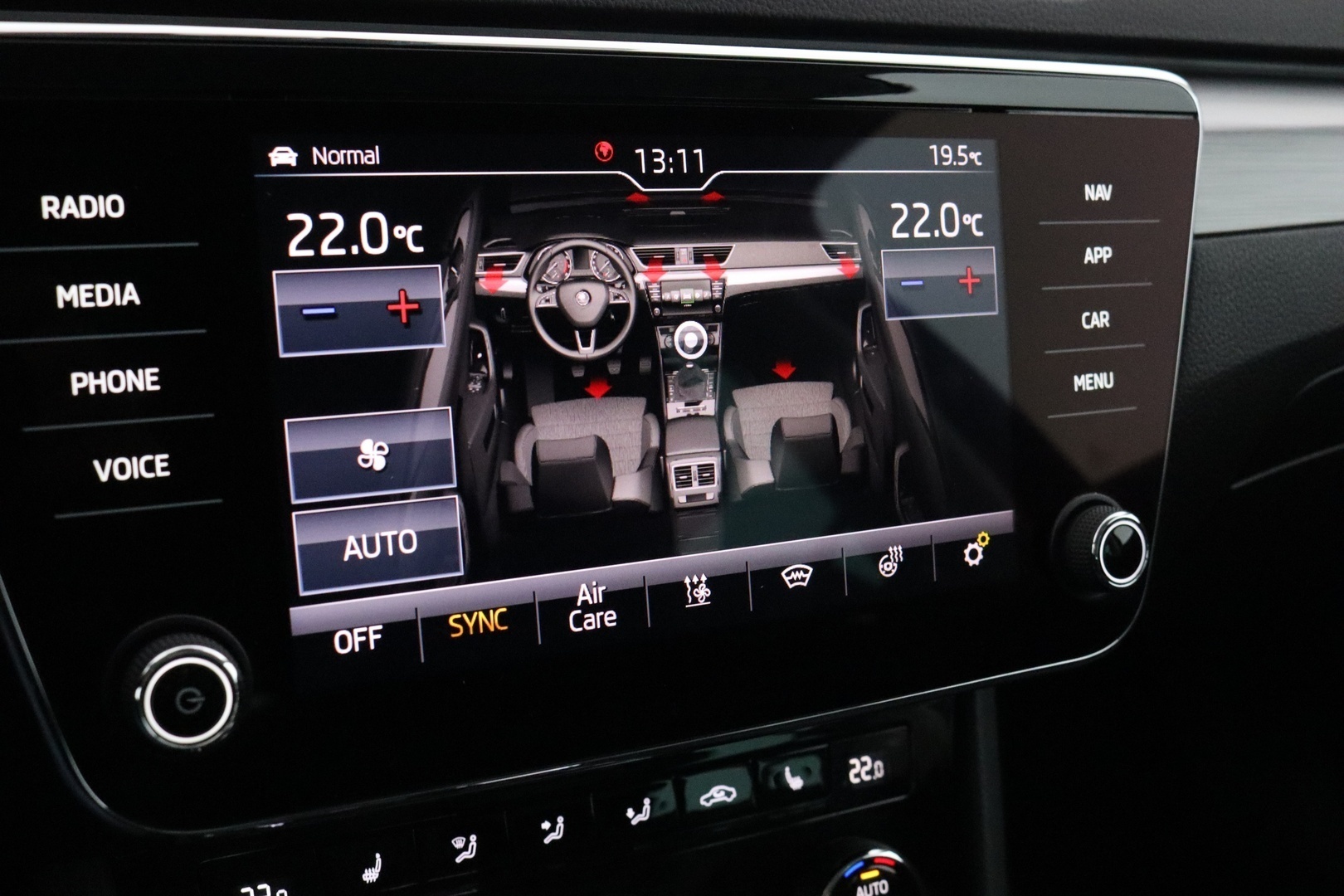 SKODA Superb 30