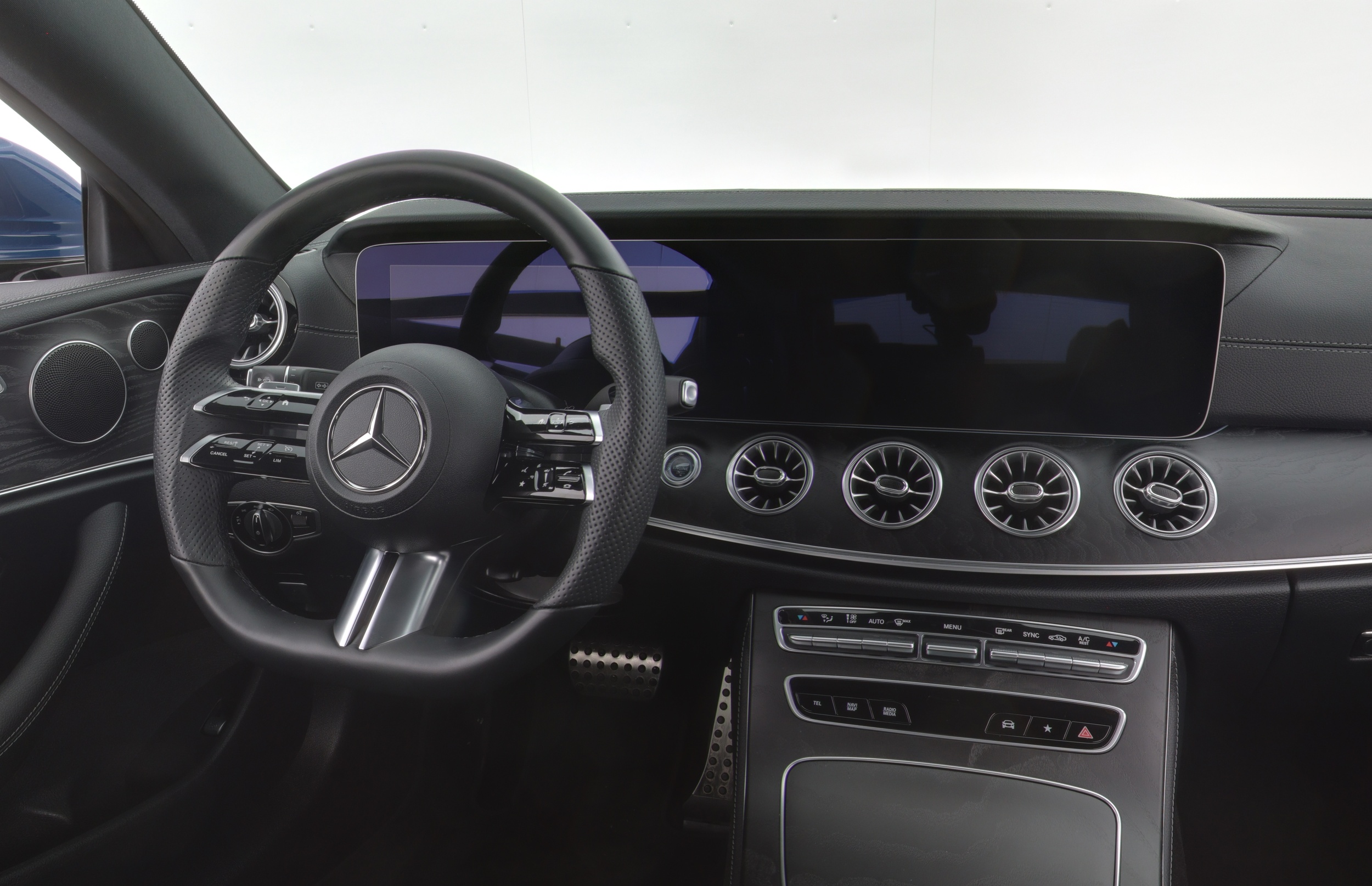 MERCEDES-BENZ E 2022