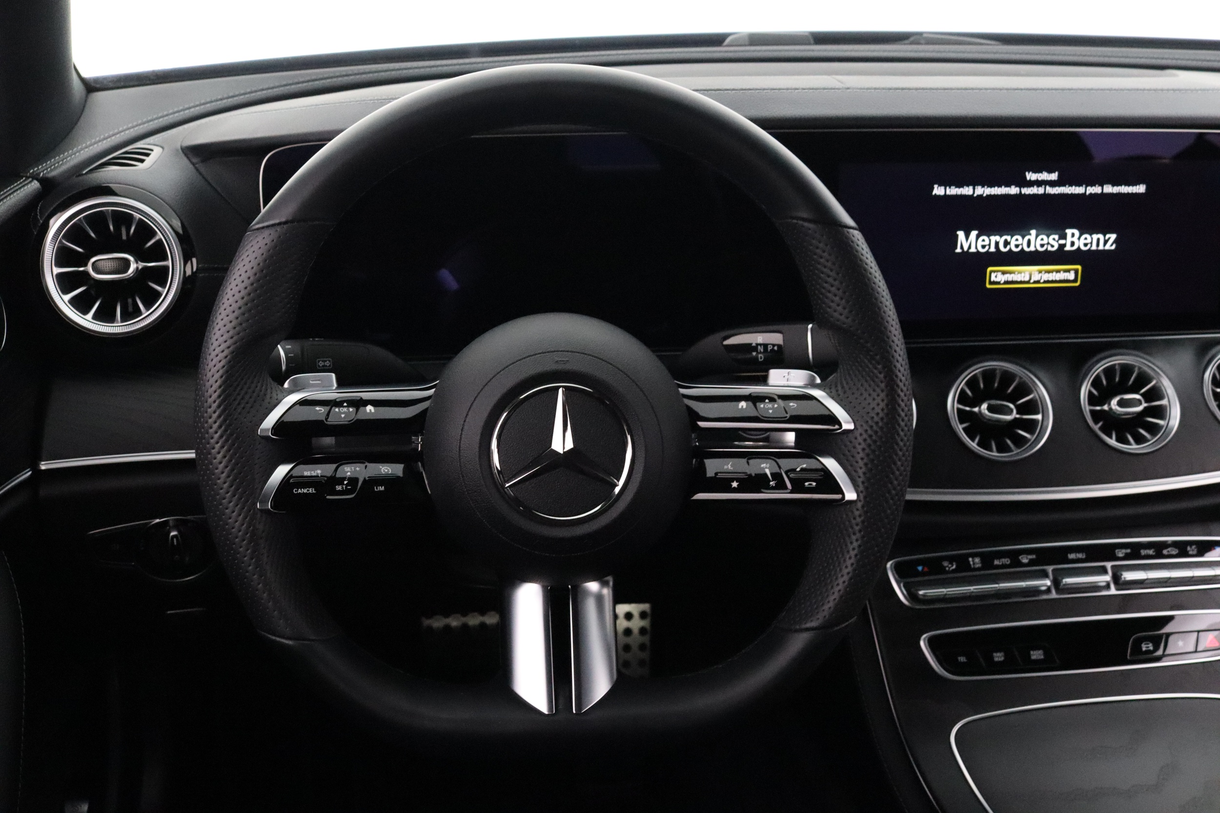 MERCEDES-BENZ E 2022