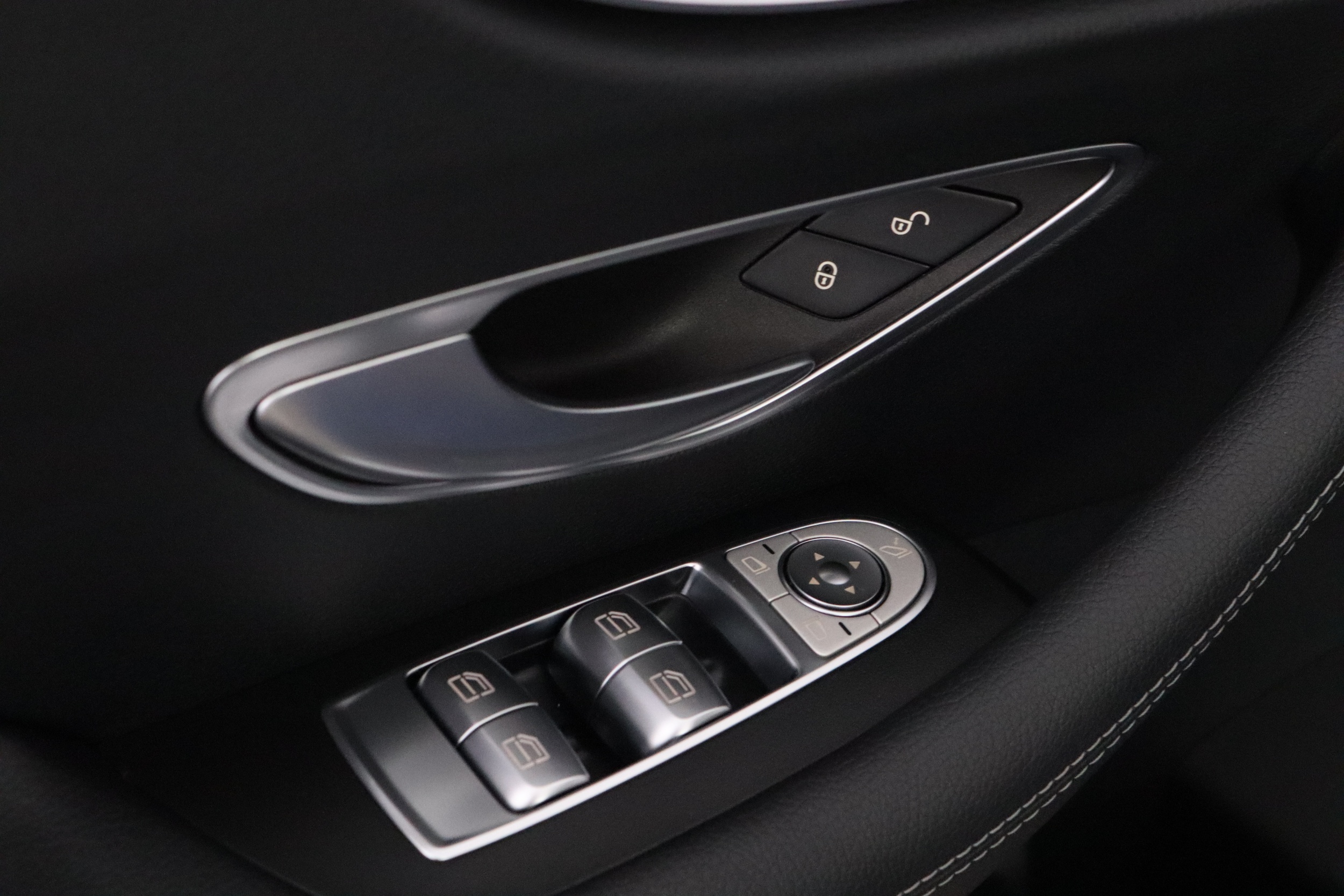 MERCEDES-BENZ E 2022