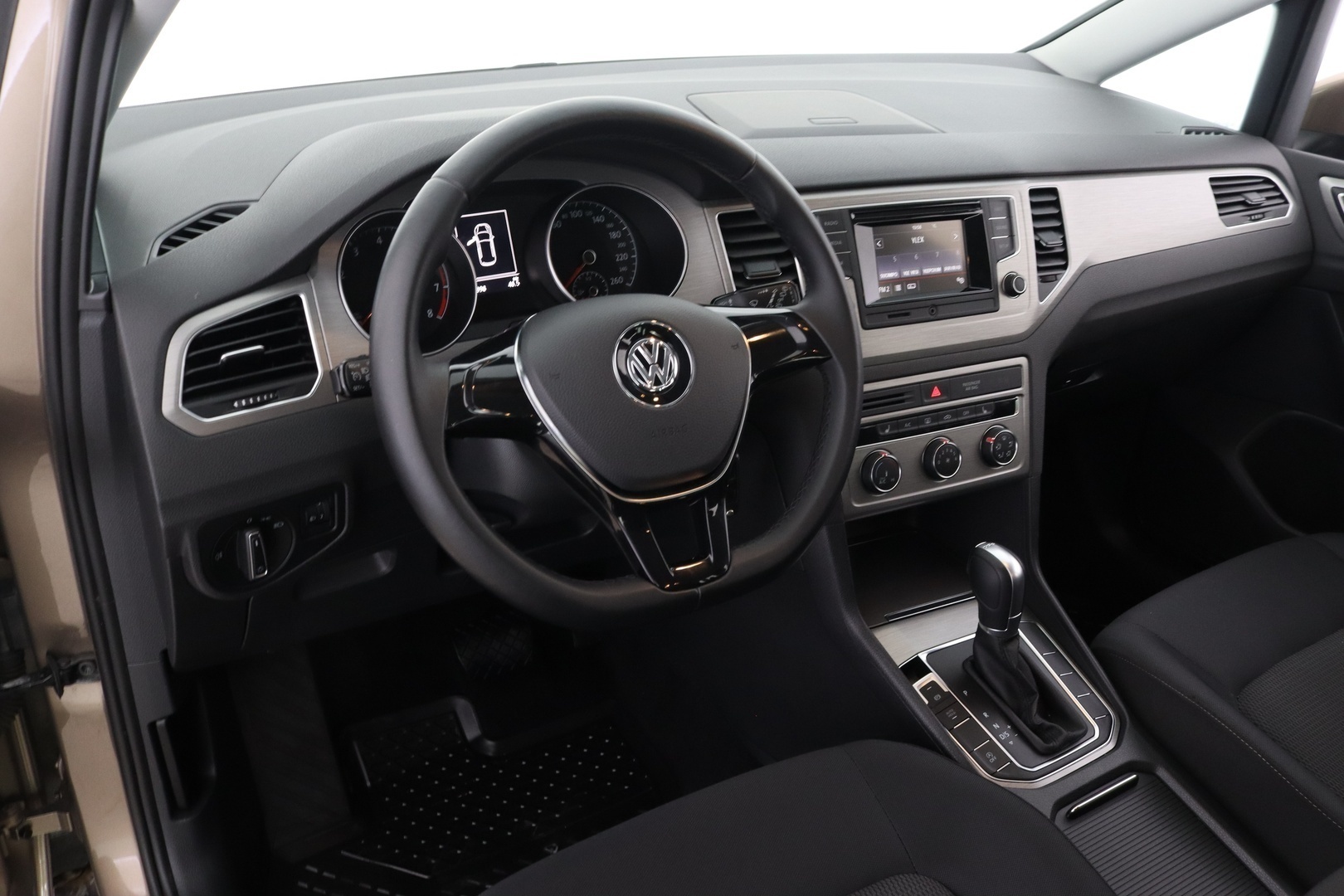 VOLKSWAGEN Golf Sportsvan 15