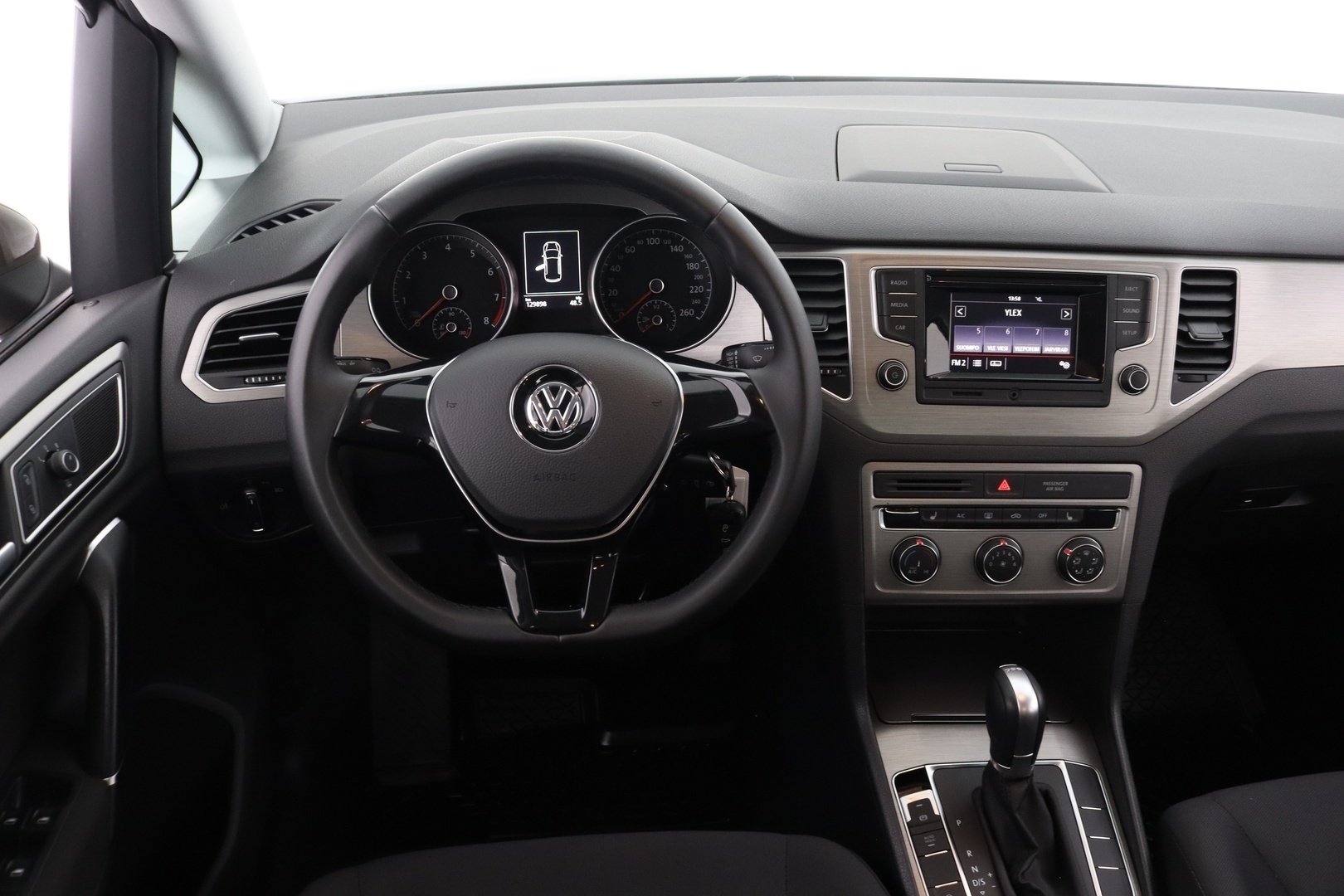 VOLKSWAGEN Golf Sportsvan 17