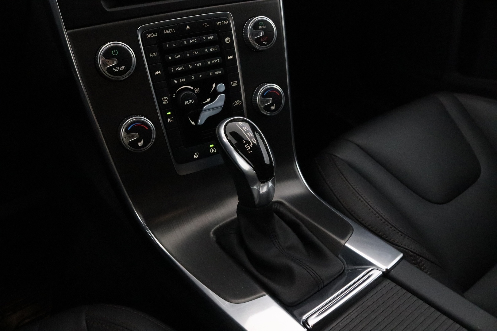 VOLVO V60 Cross Country 2015