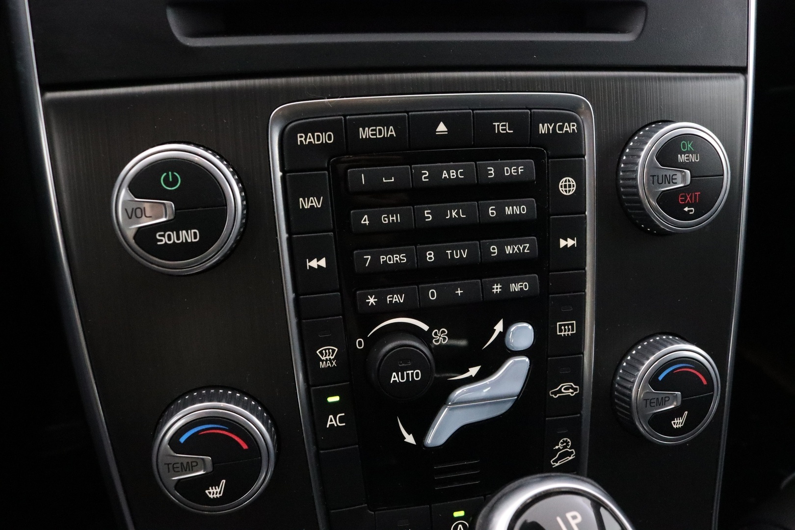 VOLVO V60 Cross Country 2015