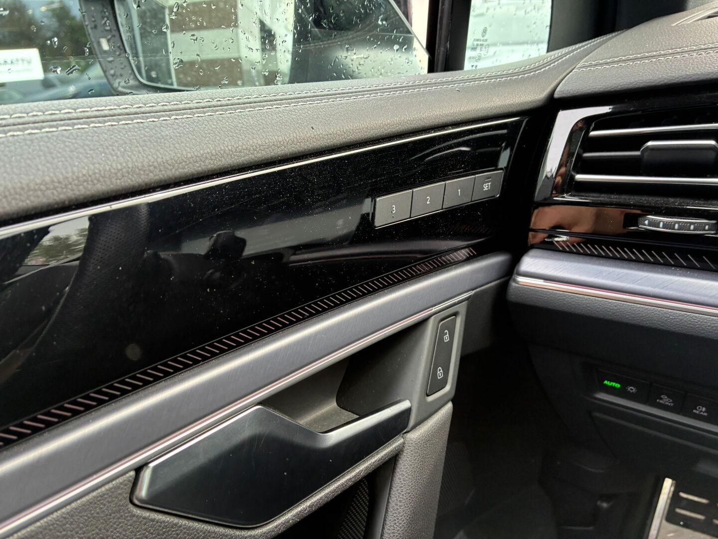 VOLKSWAGEN Touareg 2024