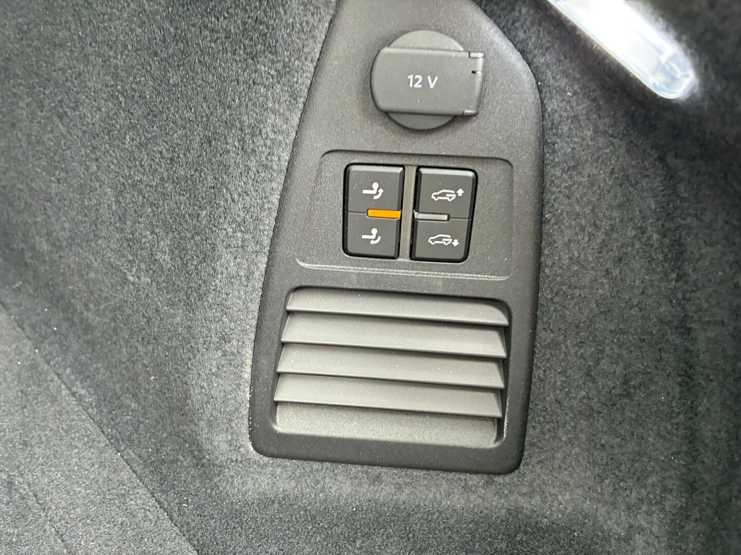 VOLKSWAGEN Touareg 2024