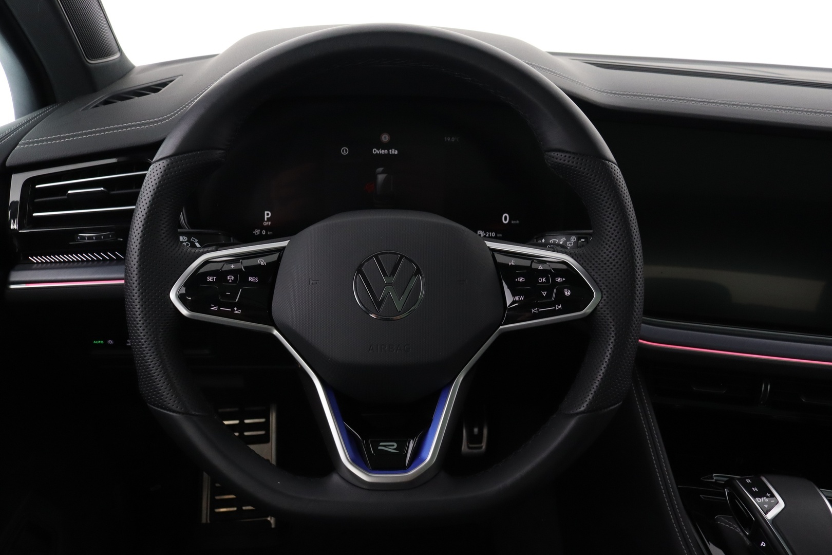 VOLKSWAGEN Touareg 16