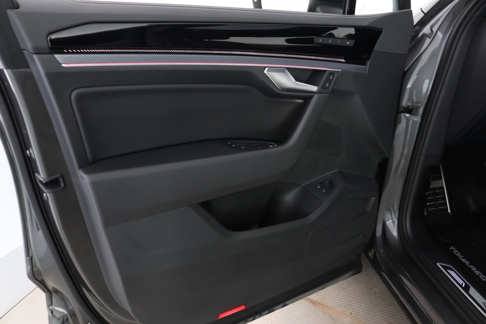 VOLKSWAGEN Touareg 18