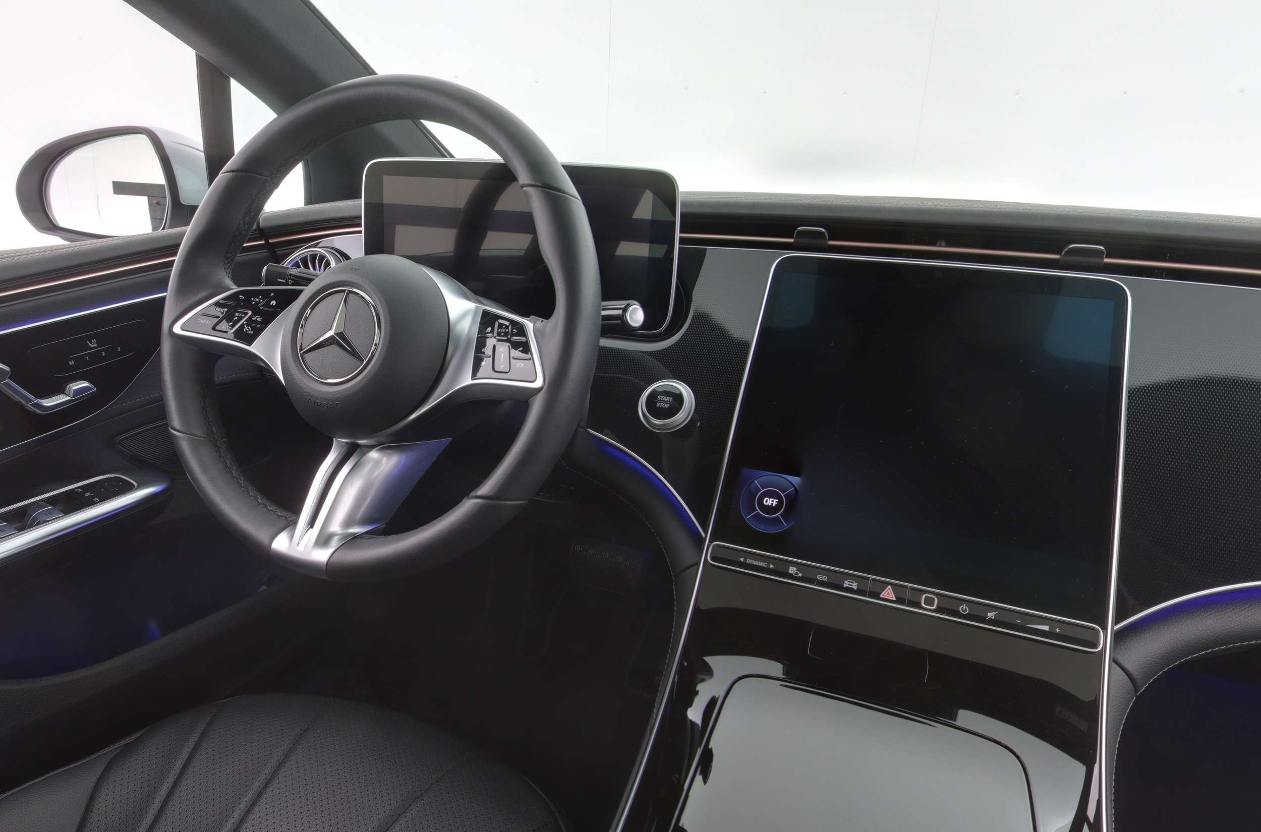 MERCEDES-BENZ EQE 2024