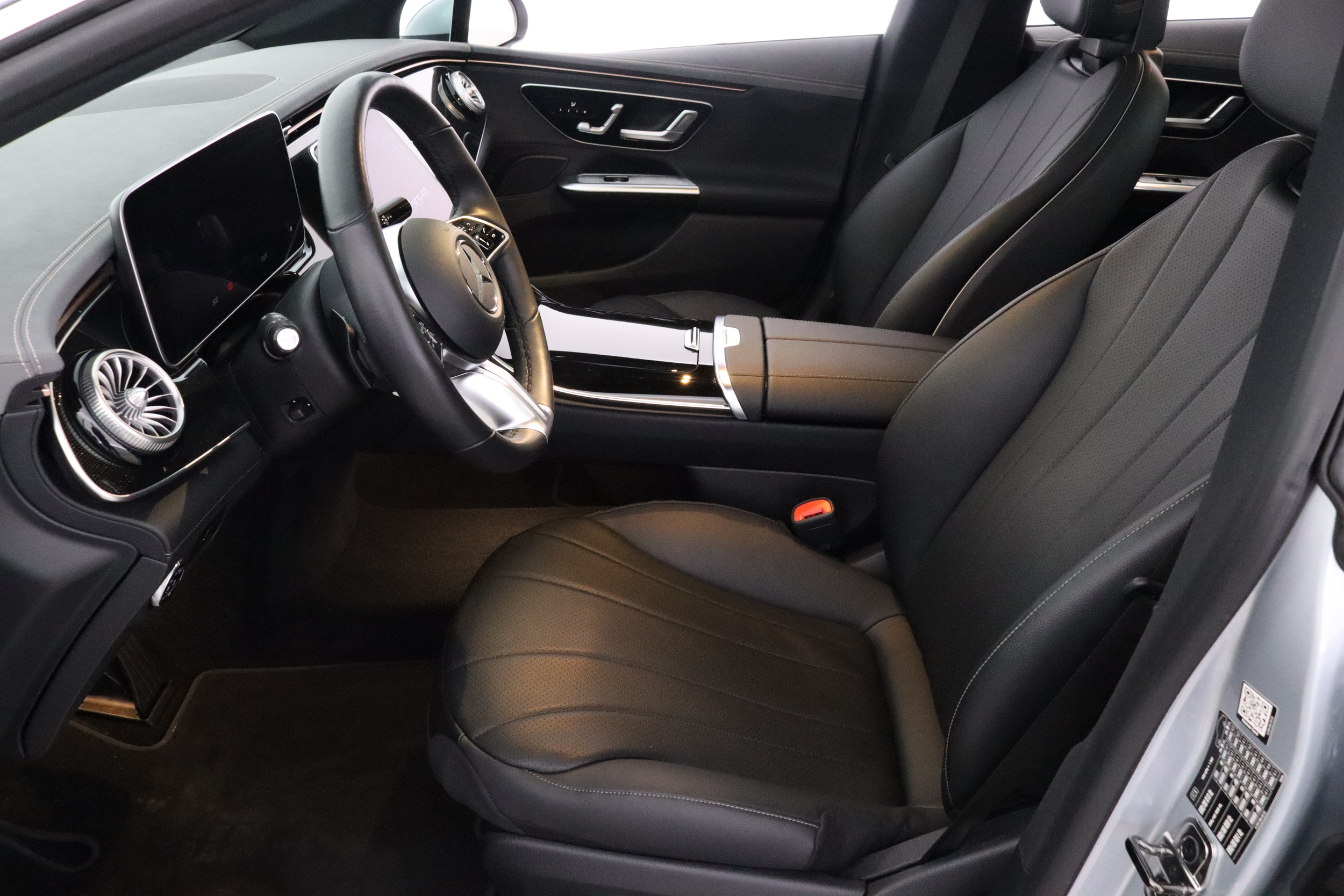 MERCEDES-BENZ EQE 2024