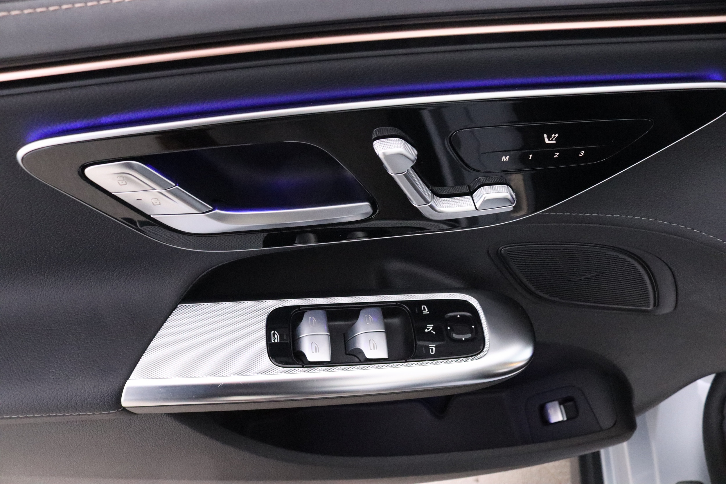 MERCEDES-BENZ EQE 2024