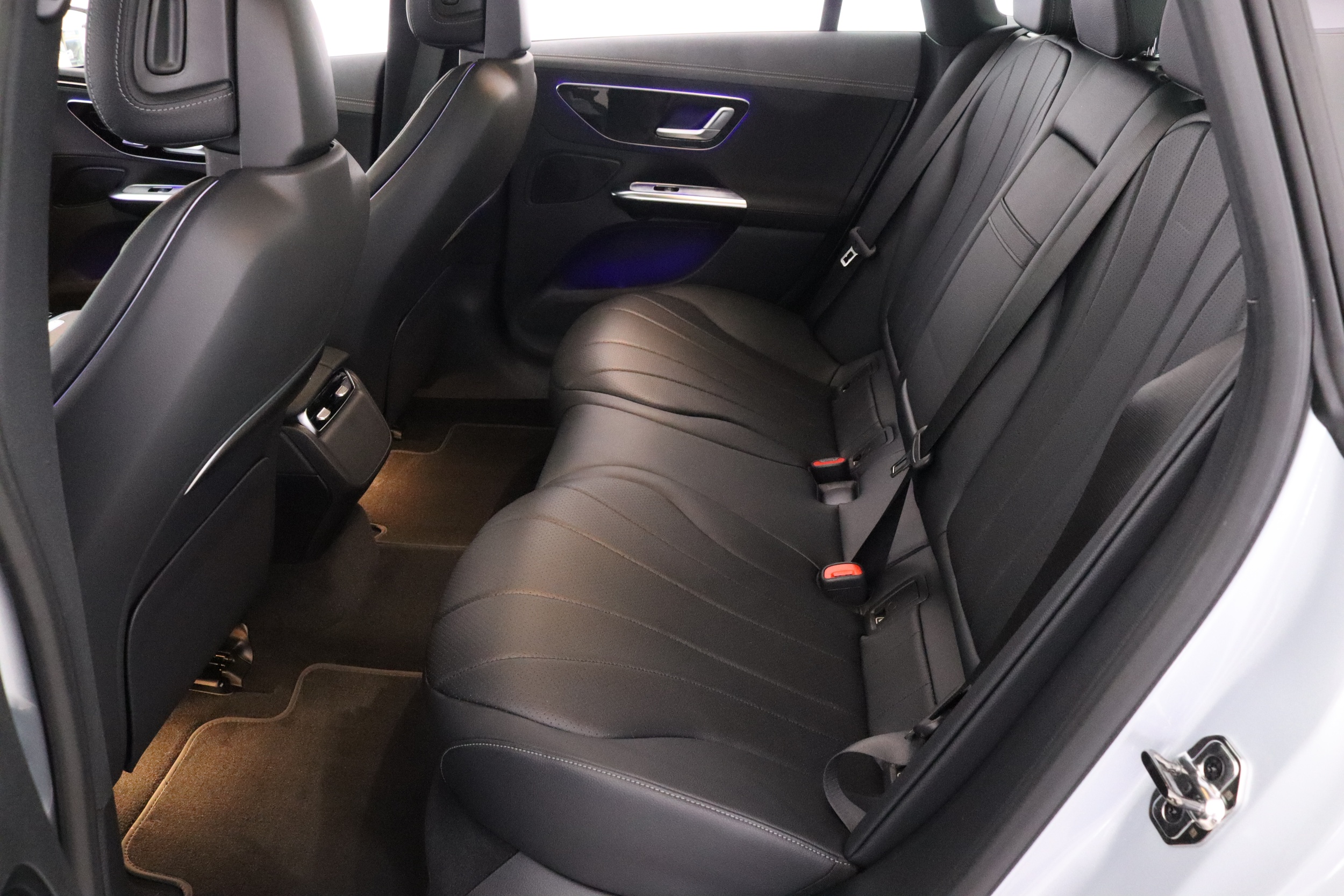 MERCEDES-BENZ EQE 2024