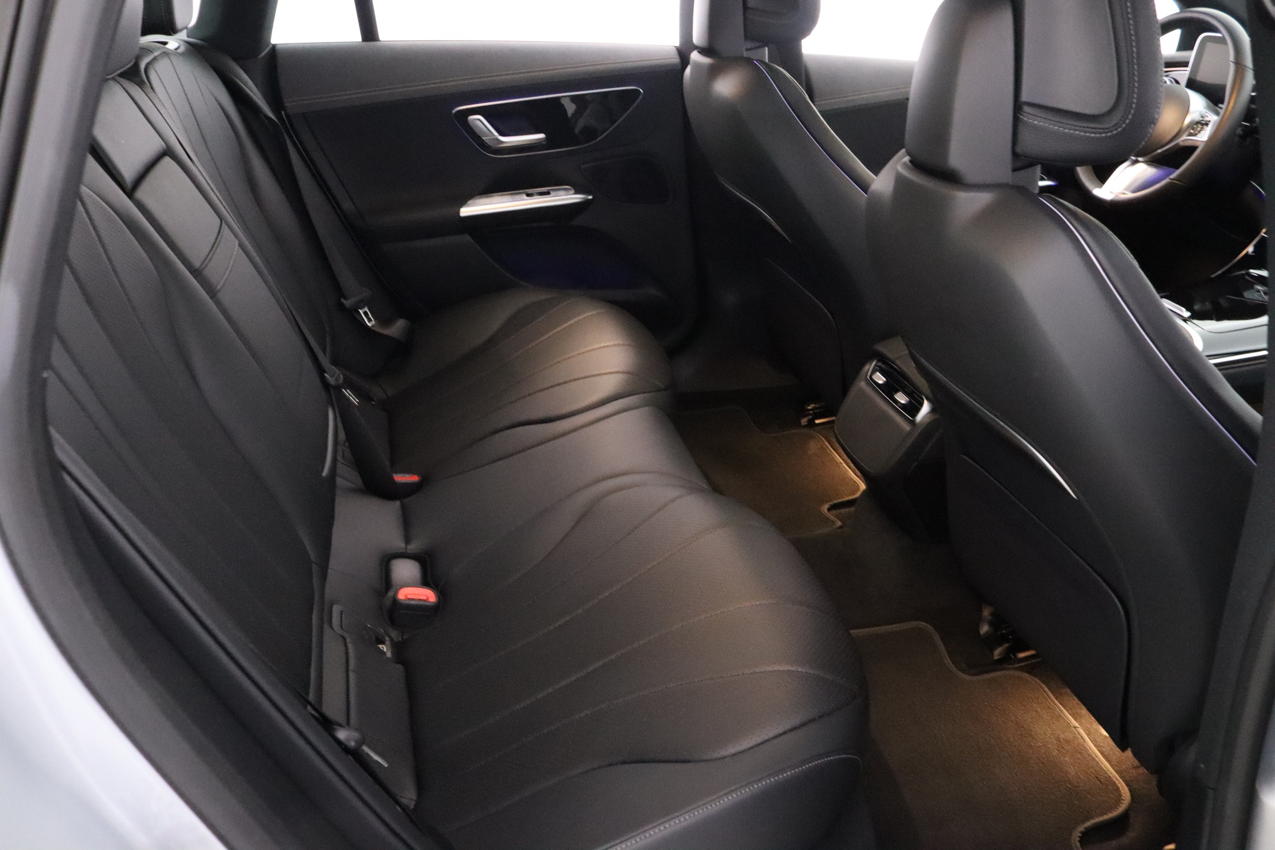 MERCEDES-BENZ EQE 2024