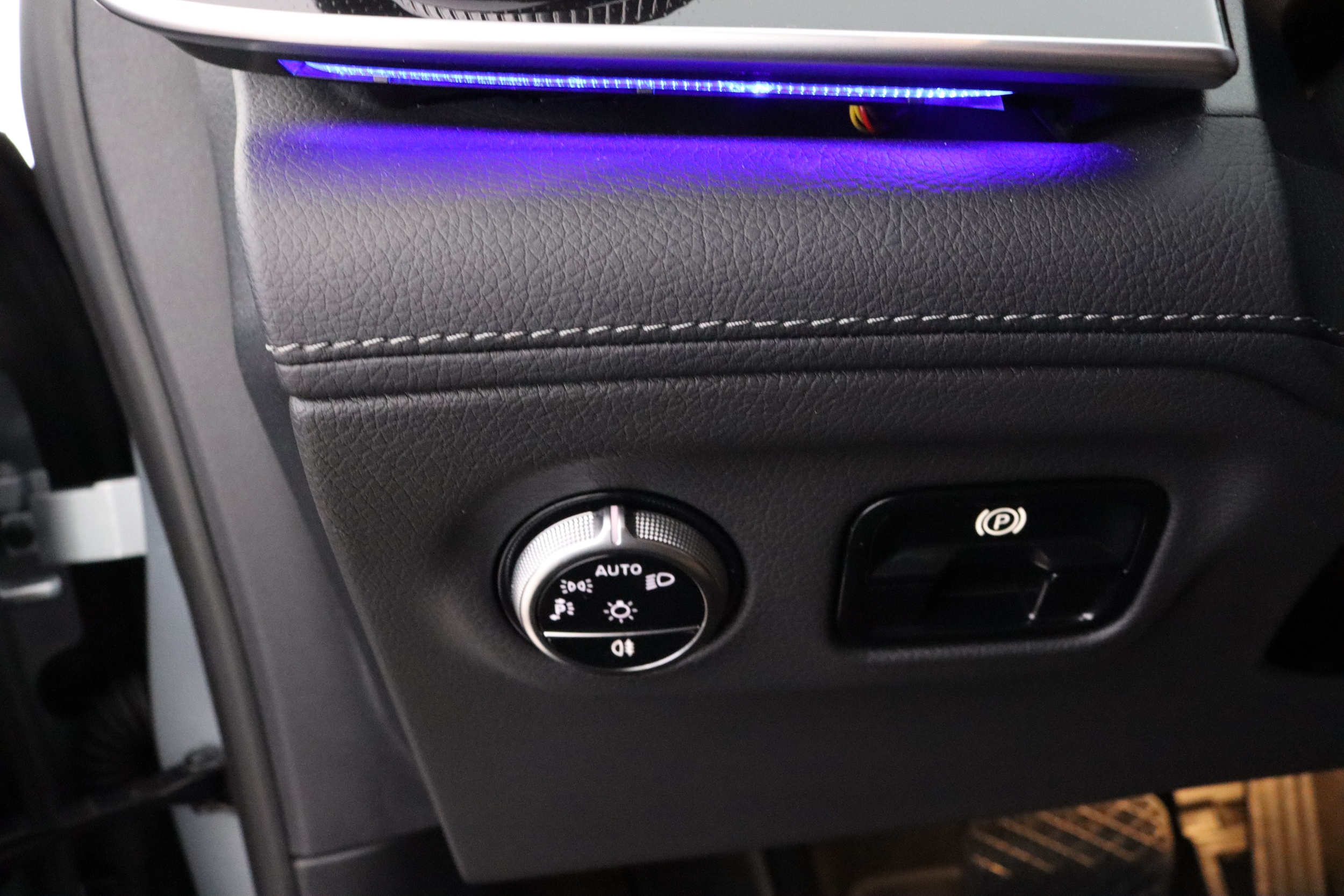 MERCEDES-BENZ EQE 2024