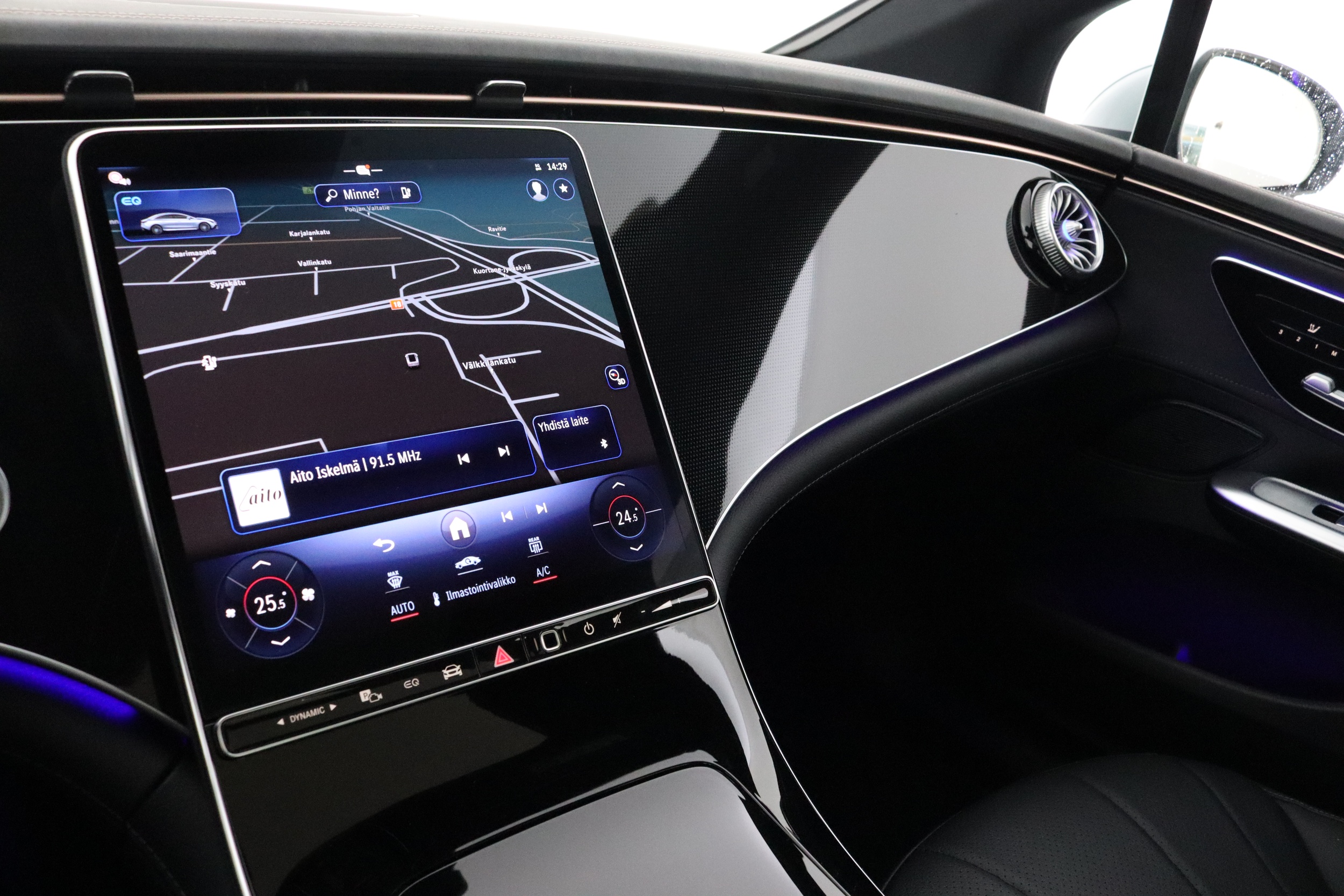 MERCEDES-BENZ EQE 2024