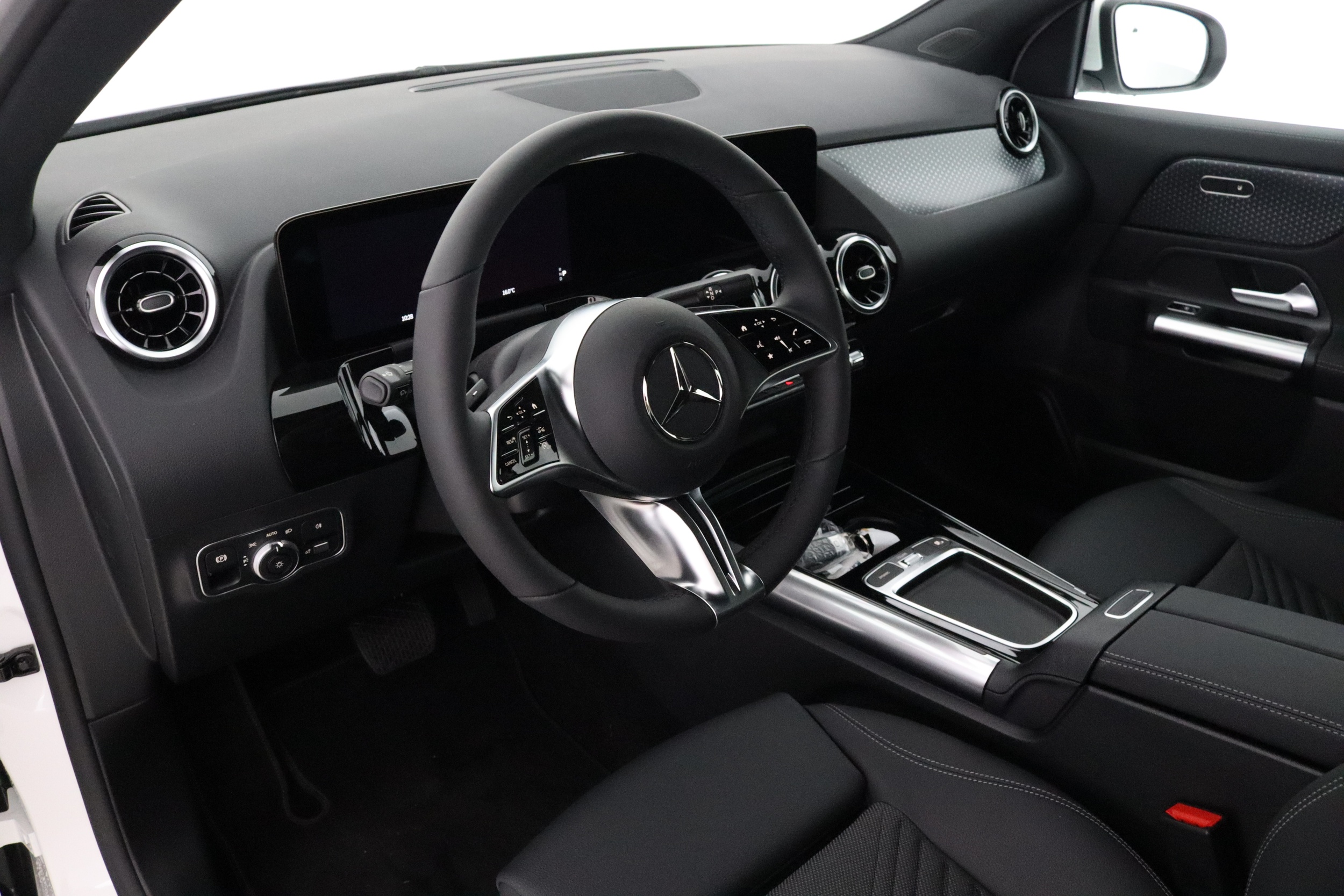MERCEDES-BENZ GLA 11