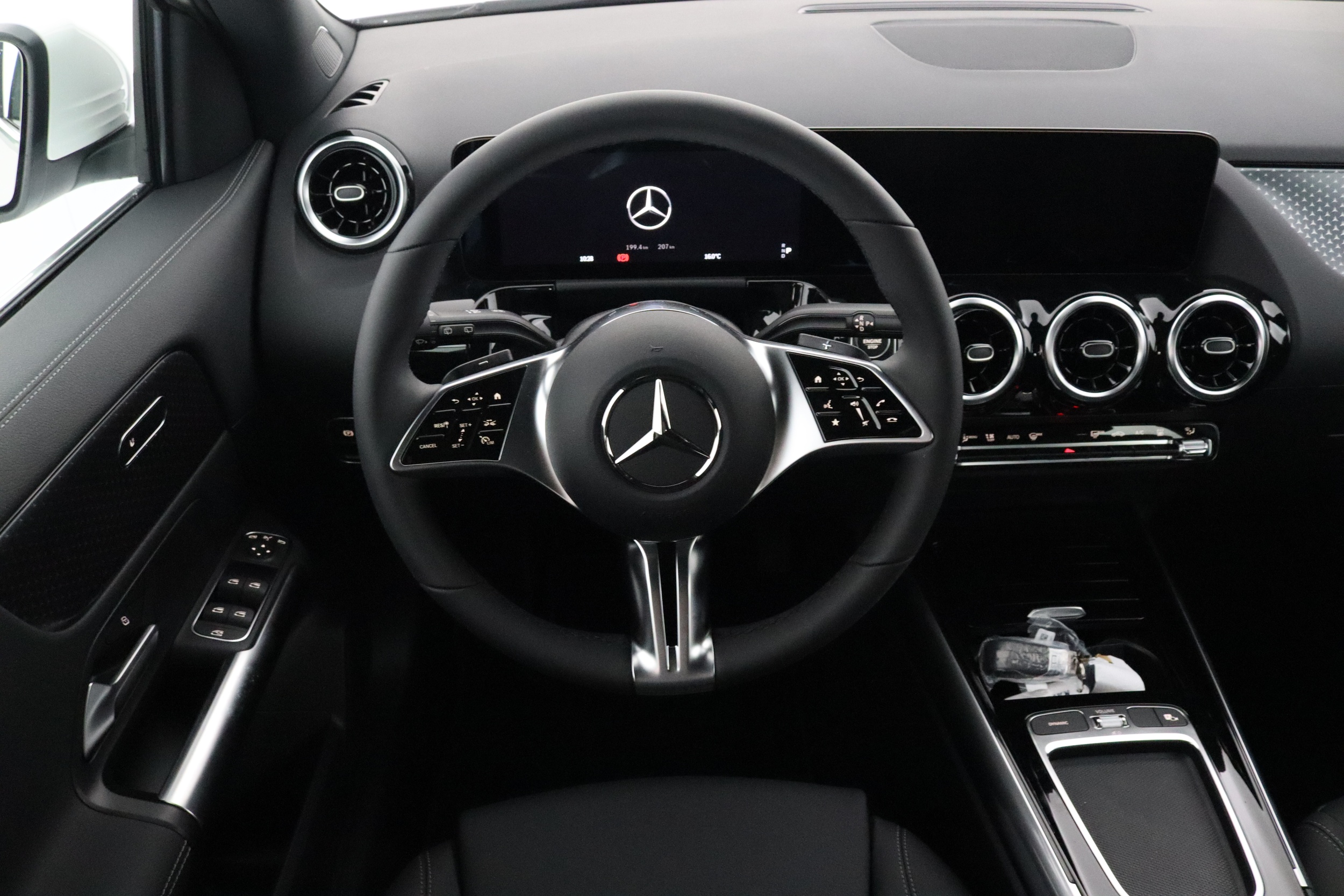 MERCEDES-BENZ GLA 13