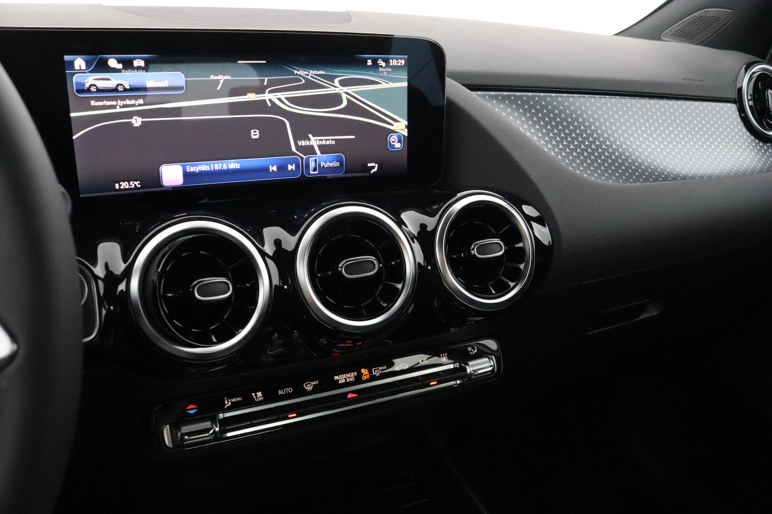 MERCEDES-BENZ GLA 17