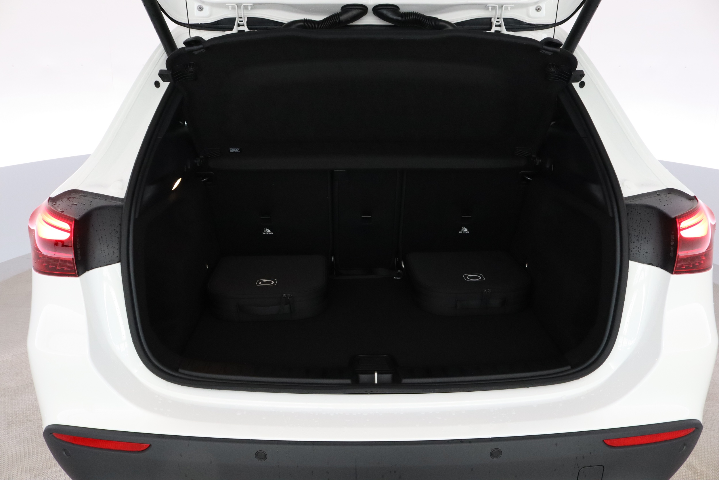 MERCEDES-BENZ GLA 28