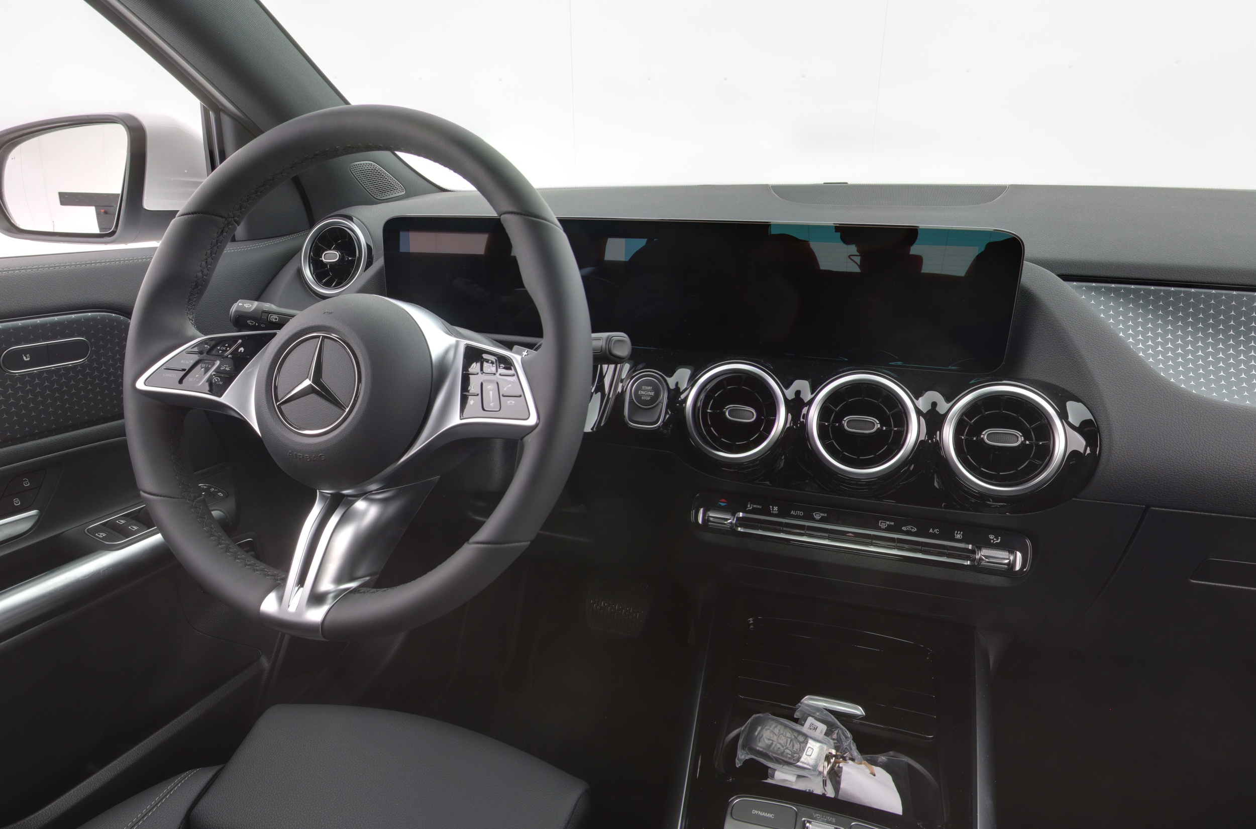 MERCEDES-BENZ GLA 8