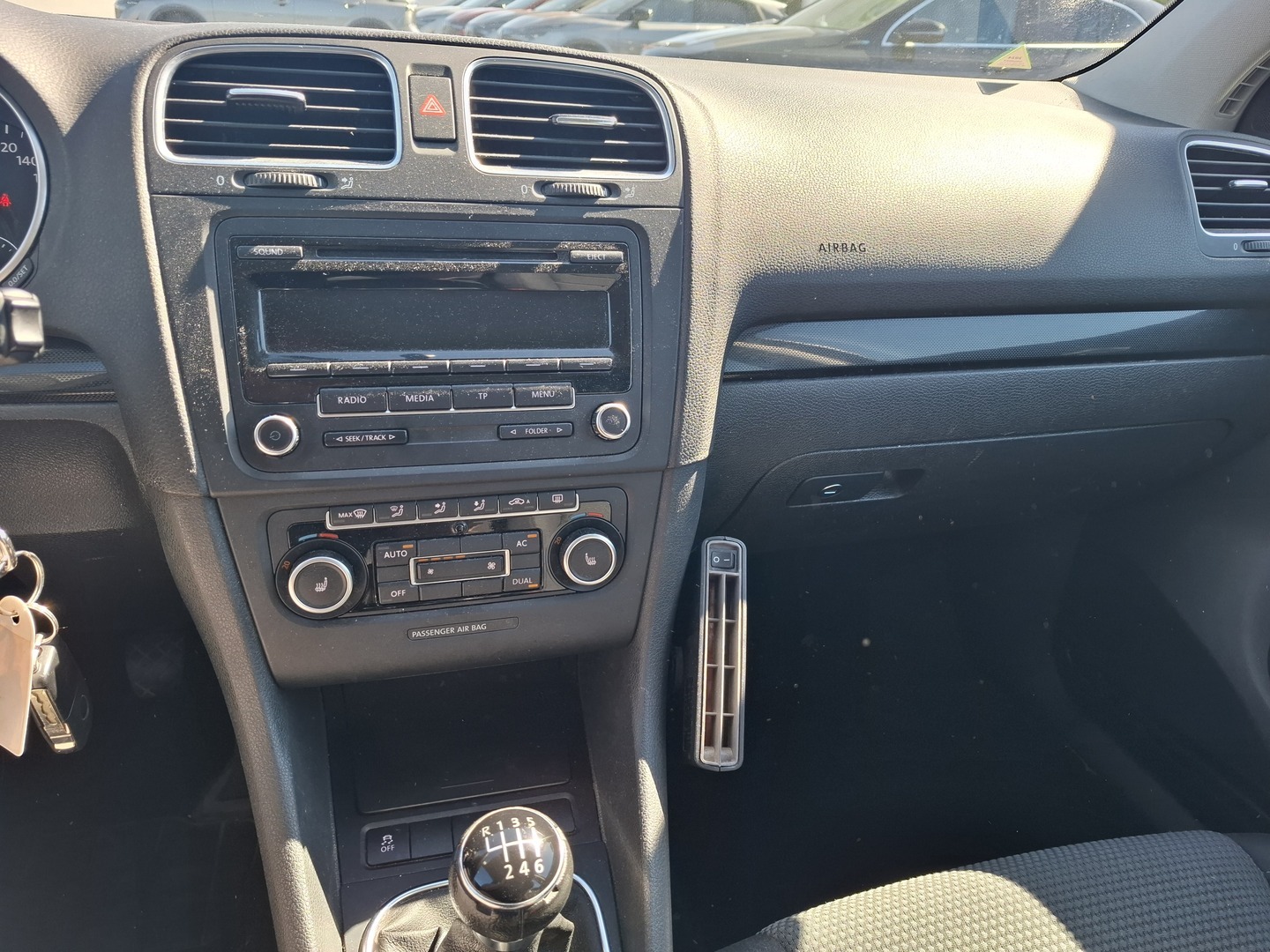 VOLKSWAGEN Golf 2012