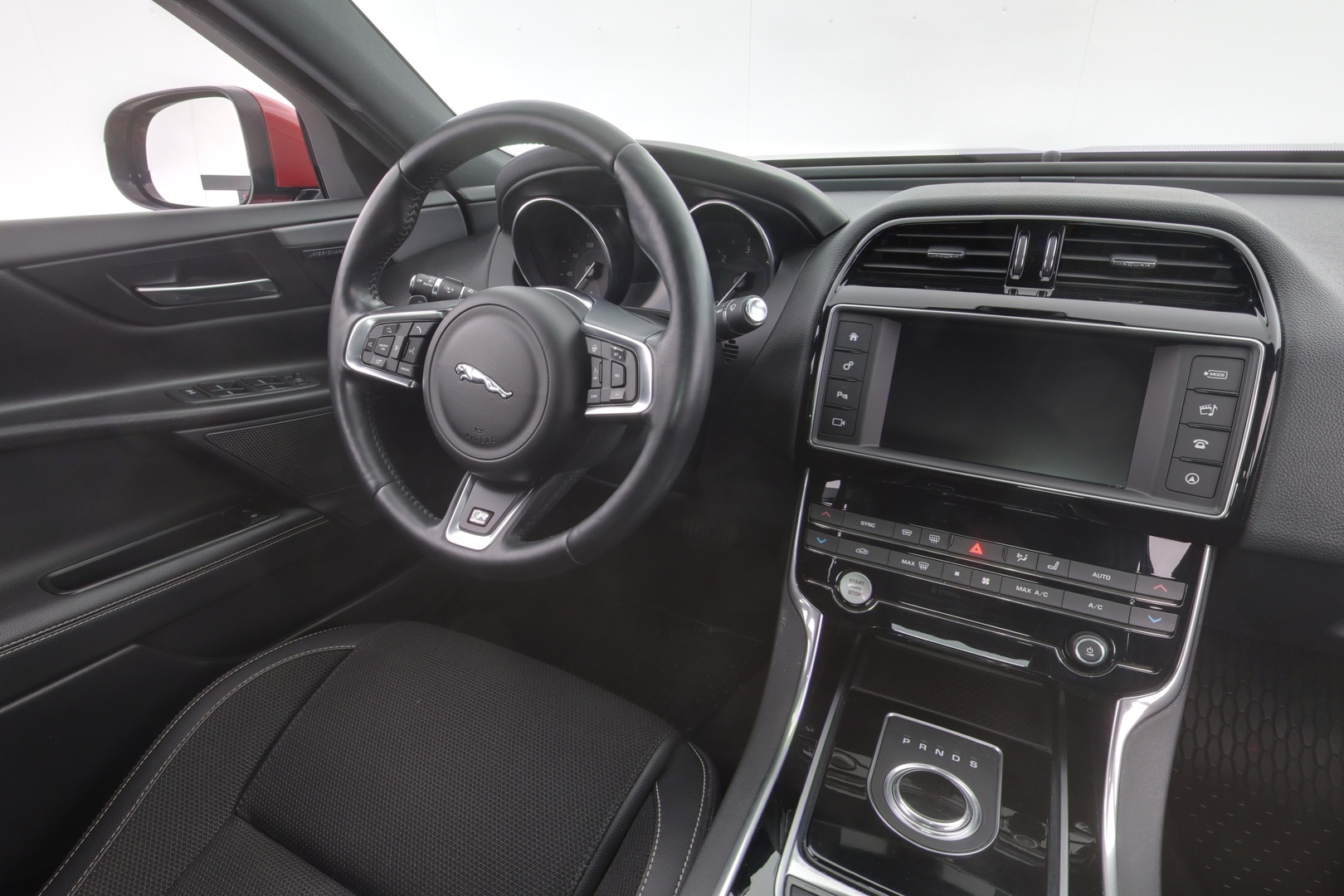 JAGUAR XE 2016