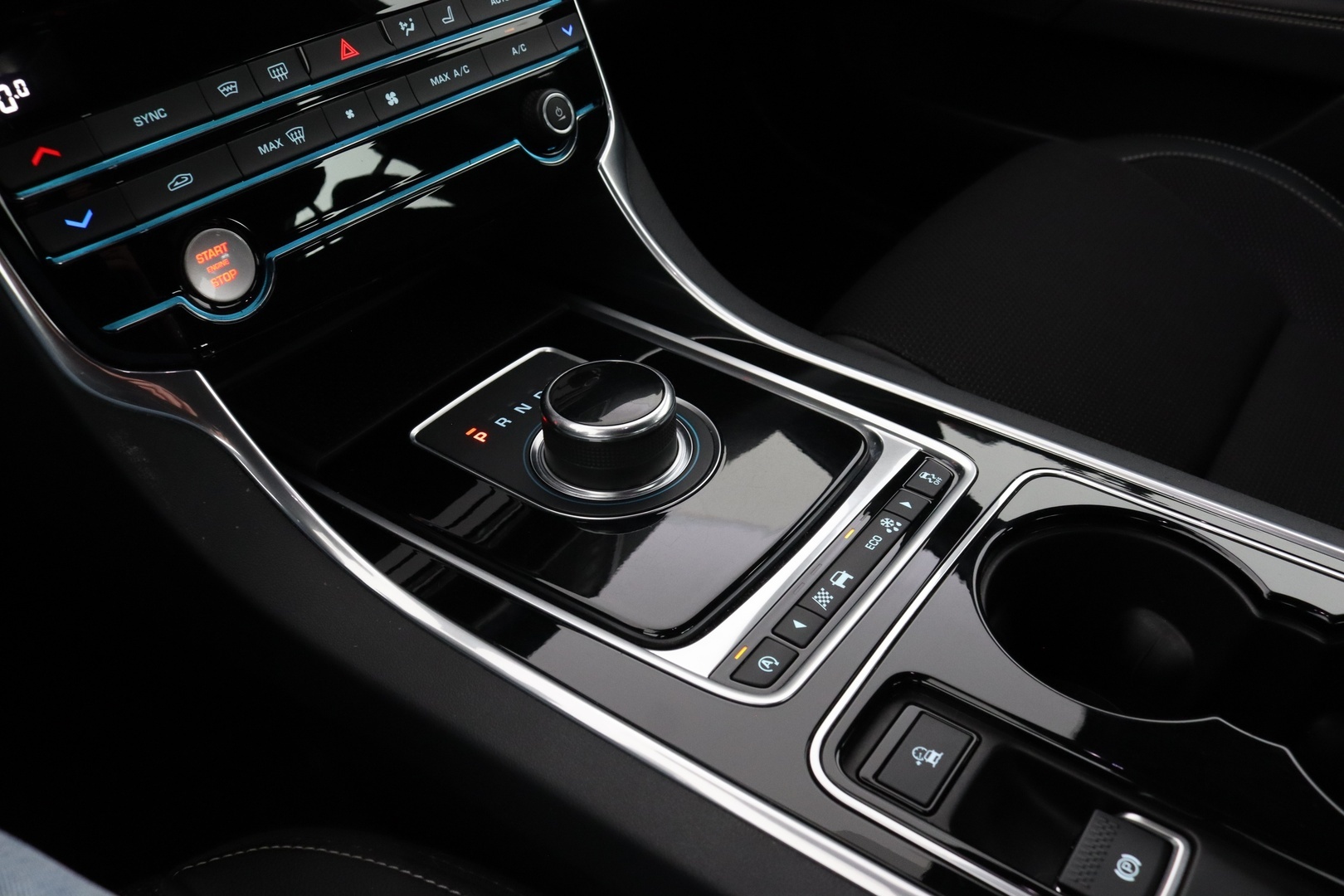 JAGUAR XE 2016