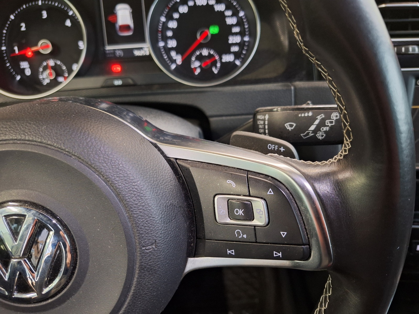 VOLKSWAGEN Golf 2015