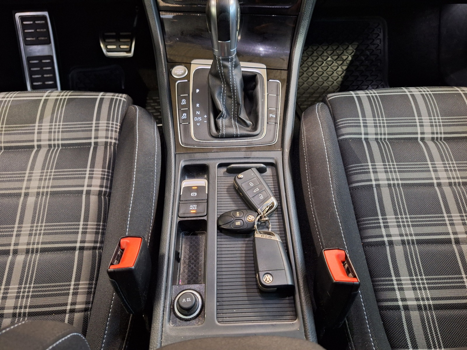 VOLKSWAGEN Golf 2015