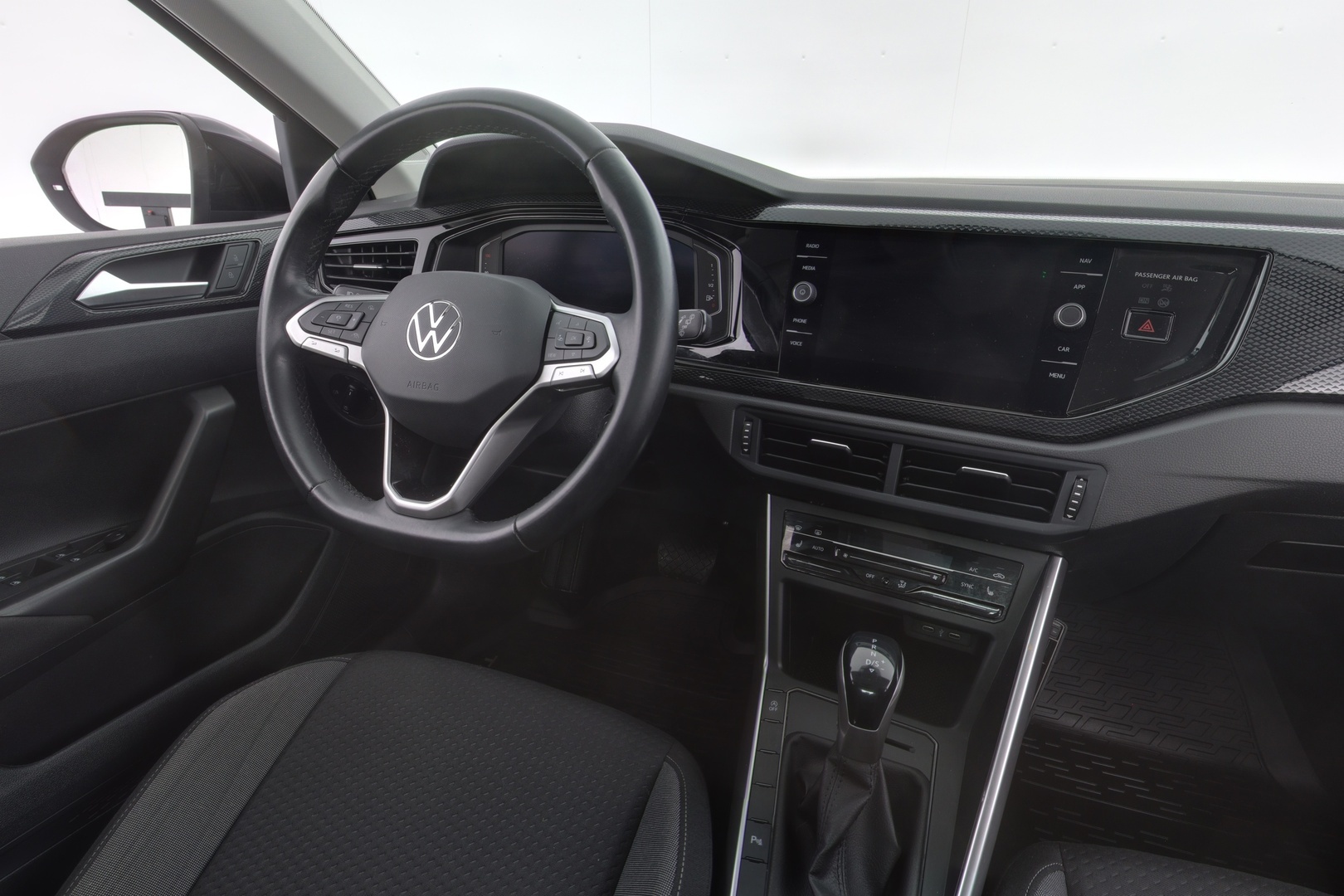 VOLKSWAGEN Taigo 10