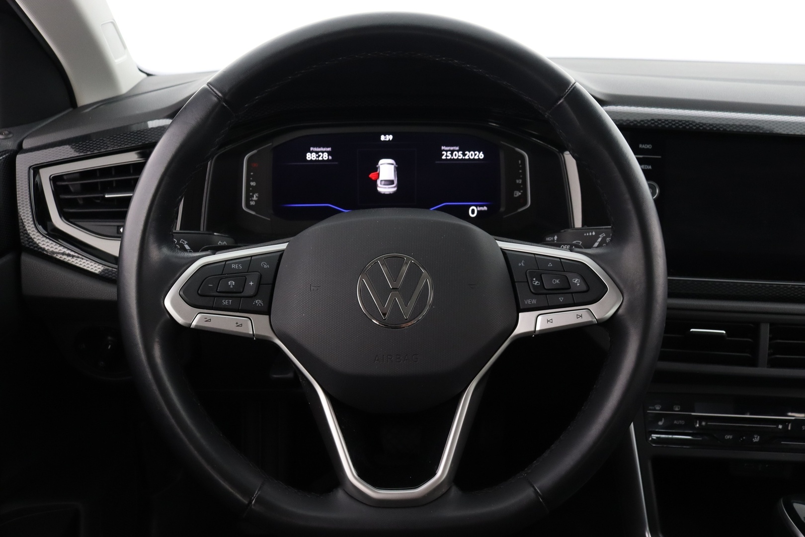 VOLKSWAGEN Taigo 16