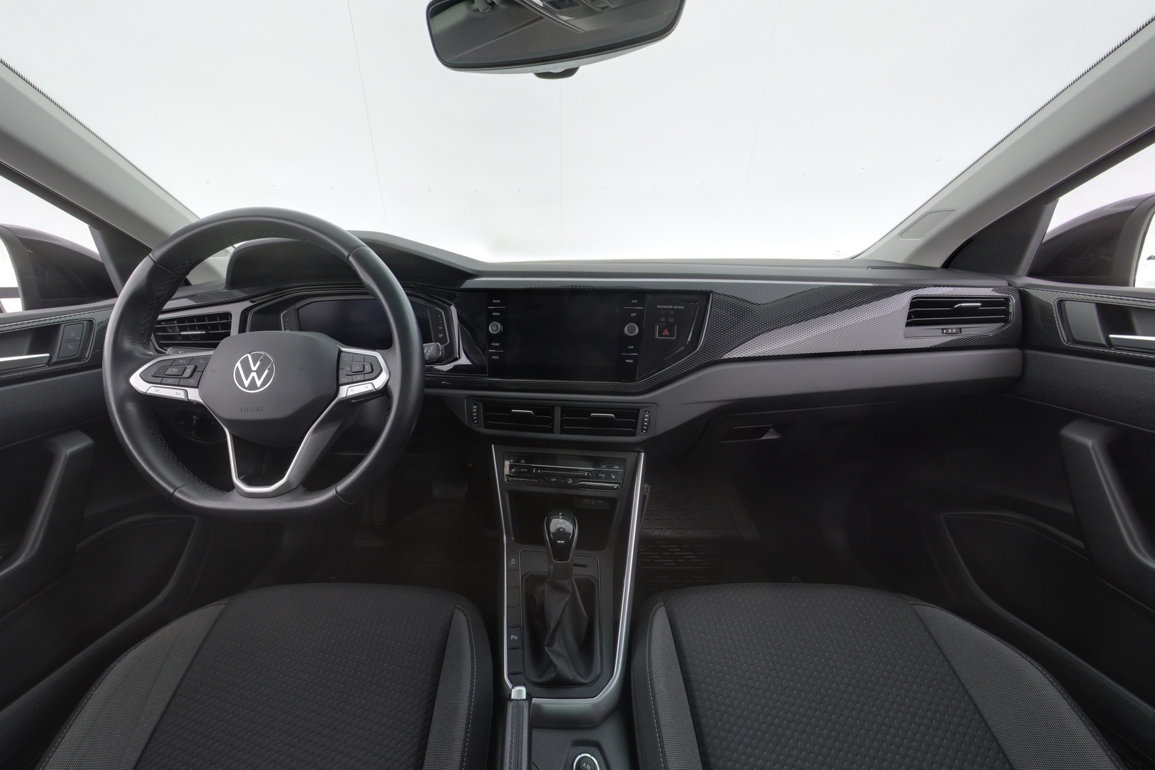 VOLKSWAGEN Taigo 9