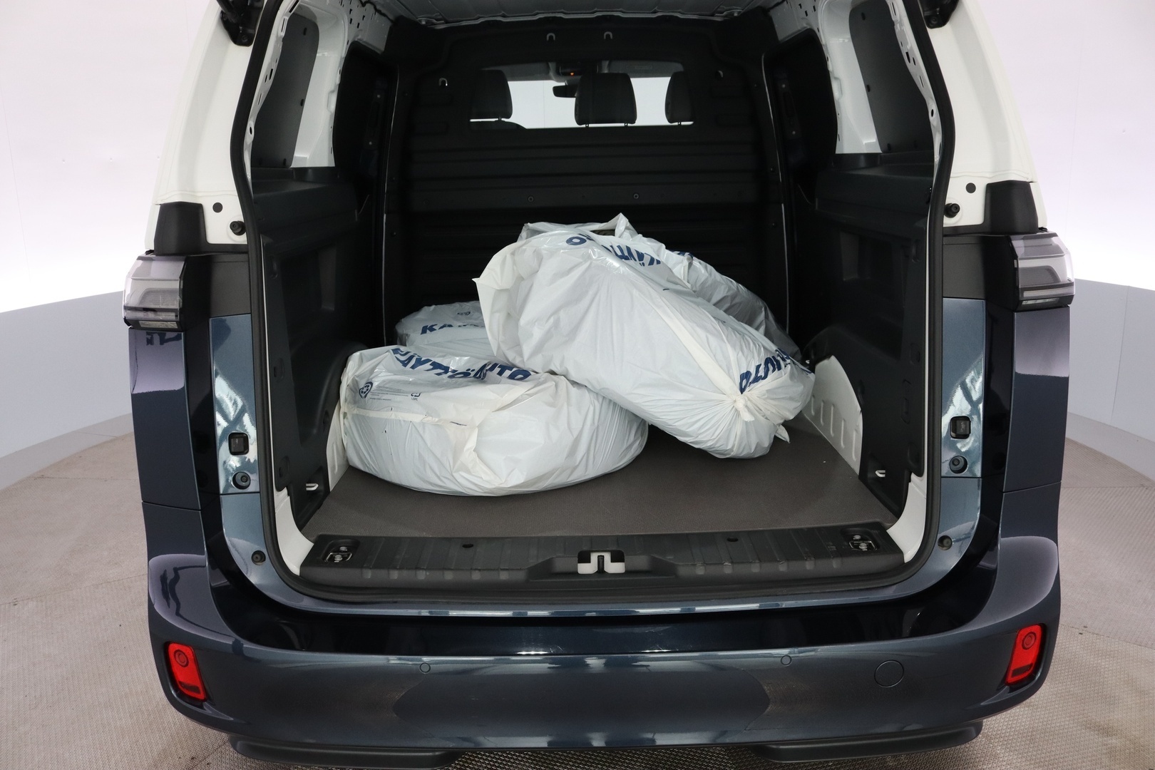 VOLKSWAGEN ID. Buzz Cargo 38