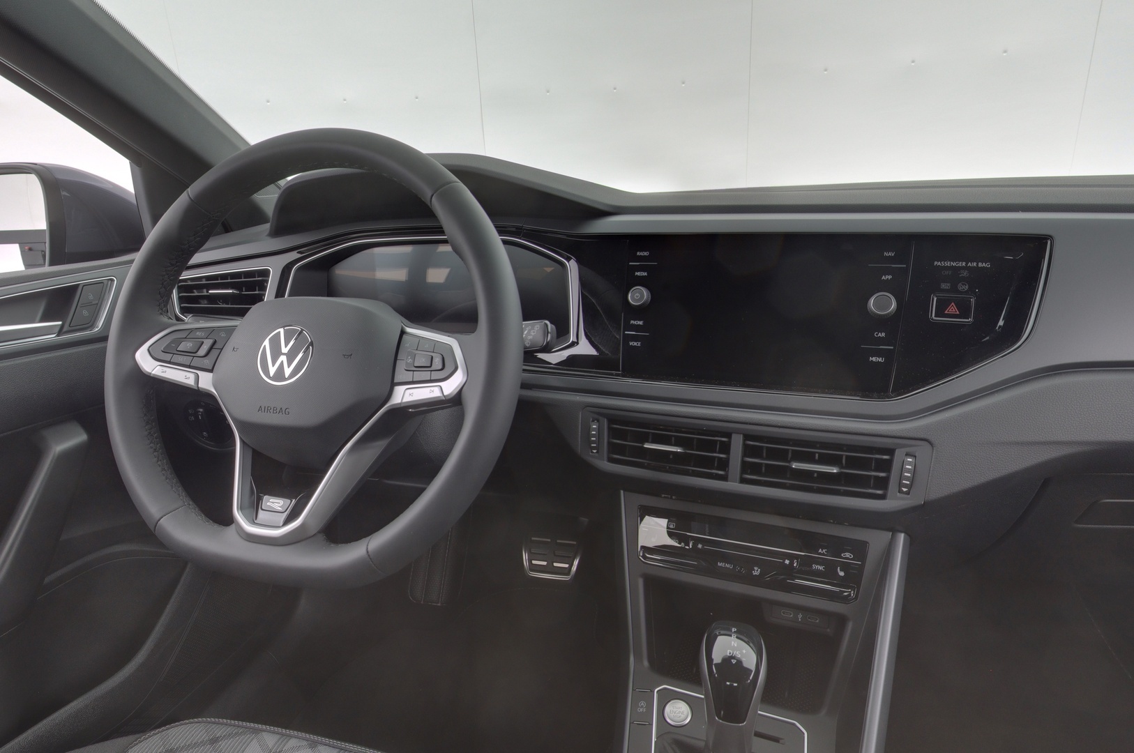 VOLKSWAGEN Taigo 10