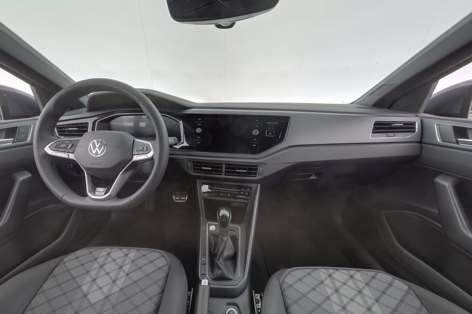 VOLKSWAGEN Taigo 9