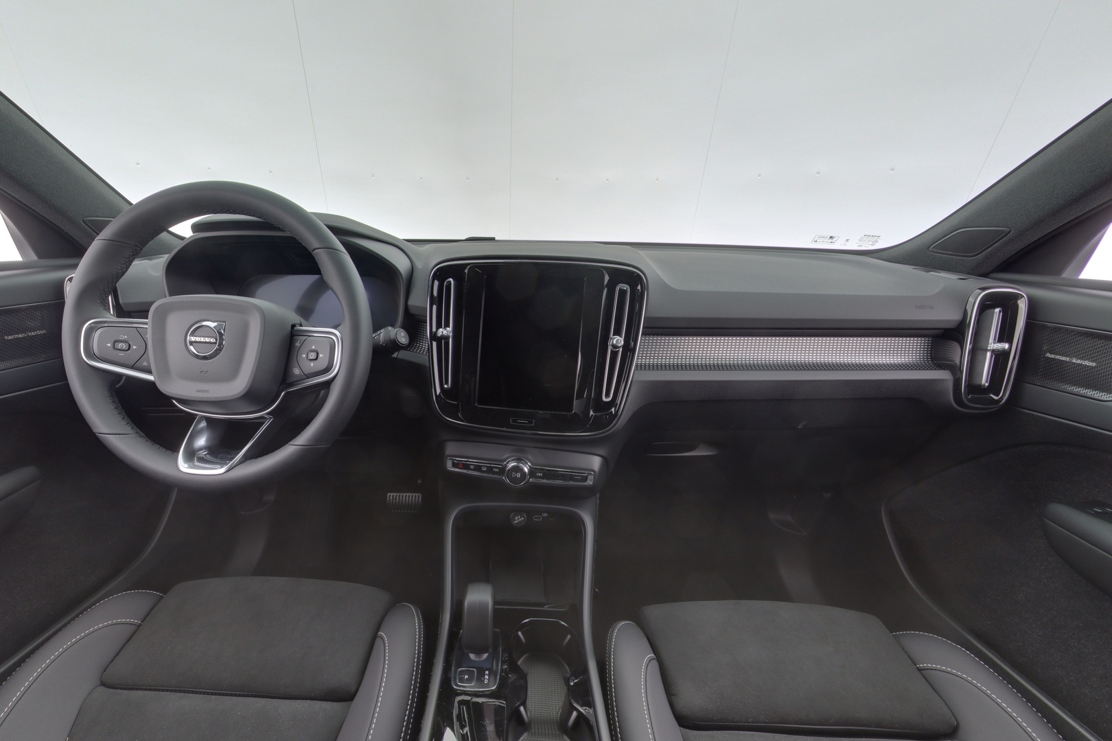 VOLVO EX40 7