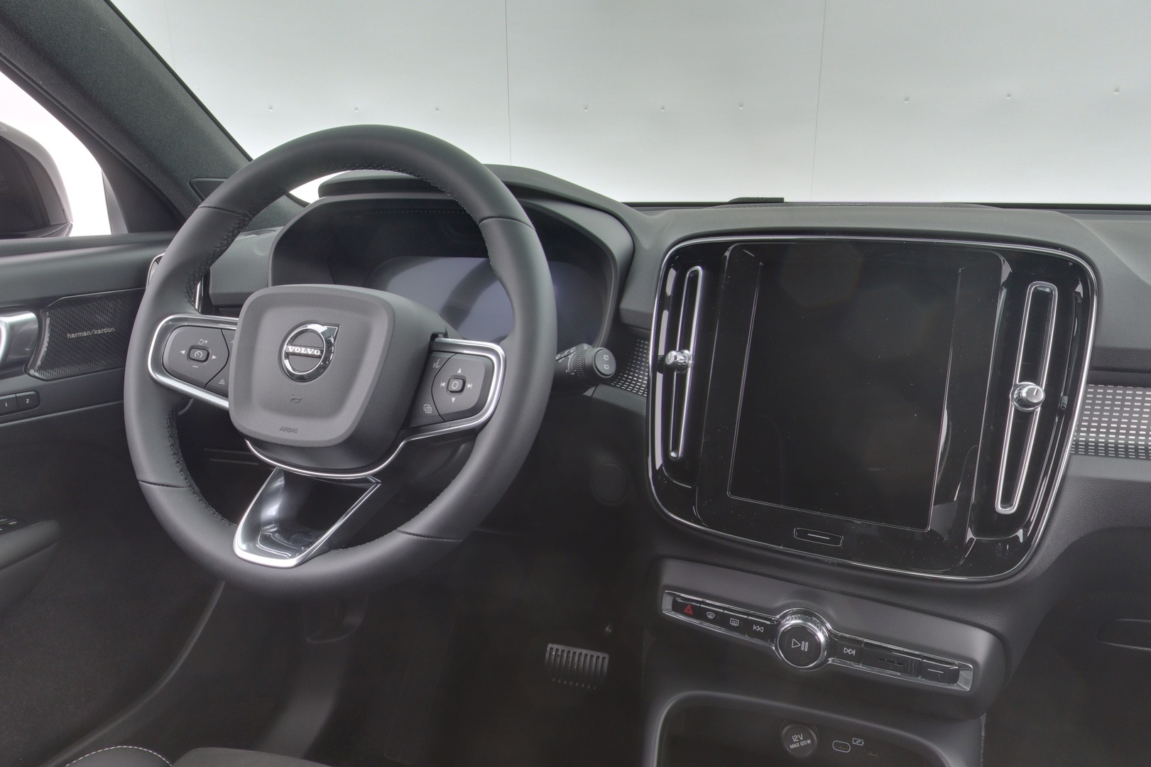 VOLVO EX40 8