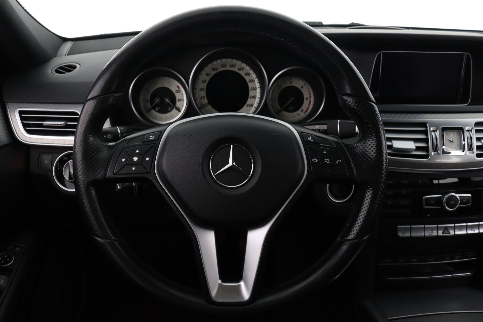 MERCEDES-BENZ E 16