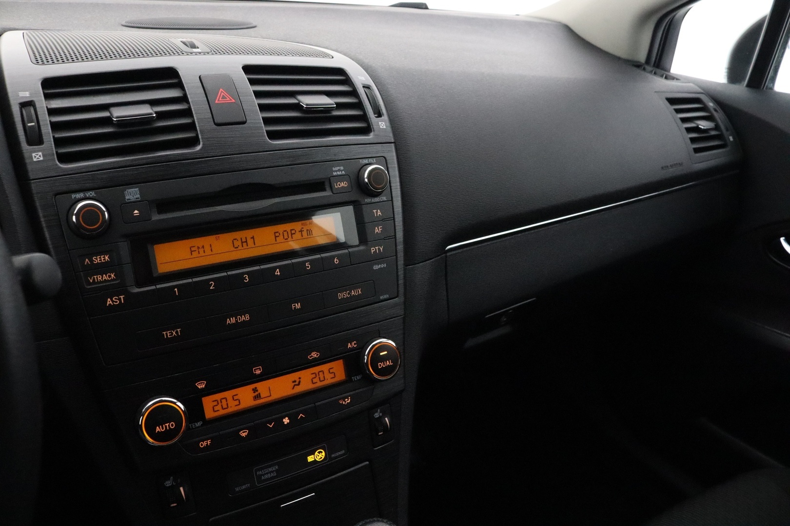 TOYOTA Avensis 19