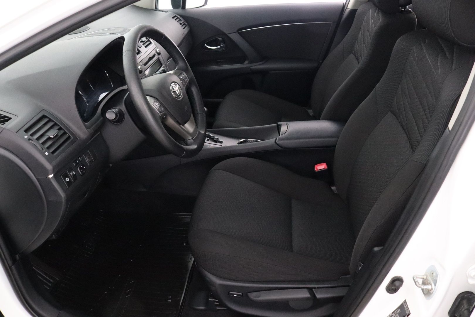 TOYOTA Avensis 9