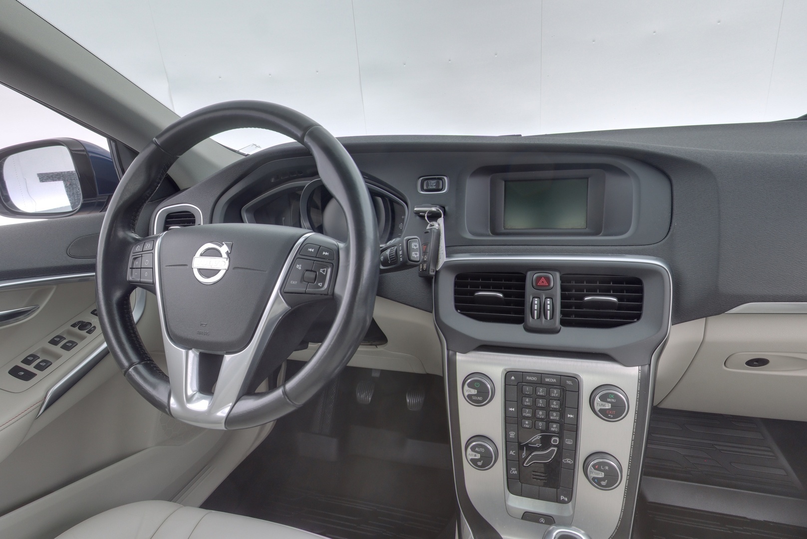VOLVO V40 10