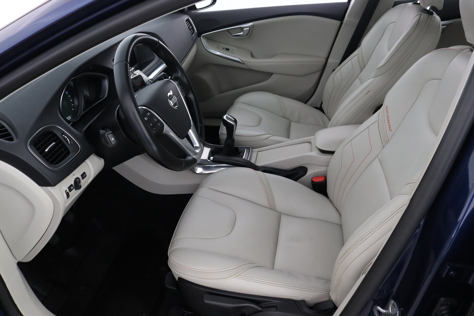 VOLVO V40 12
